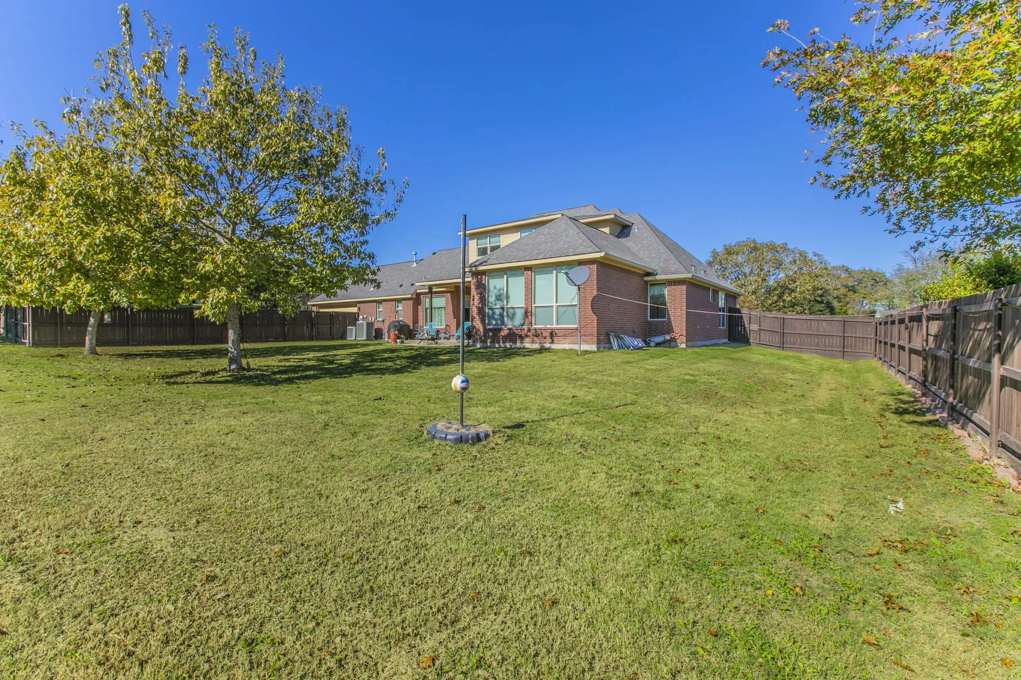Single Family Residence For Sale in Ellis County , 206 Hidden Meadow Circle, Midlothian, Texas 76065, 3 Bedroom, 4 Bathroom, 2 Garage spaces, 3,408 Sqft, built in 2012, mls#21124236, Real Estate Agent in Midlothian, Homes For Sale in Ellis county, Homes For Sale in Midlothian, Realtor in Midlothian Texas, Real Estate Brokerage Independent Realty Texas, Luminita Cordes Realtor