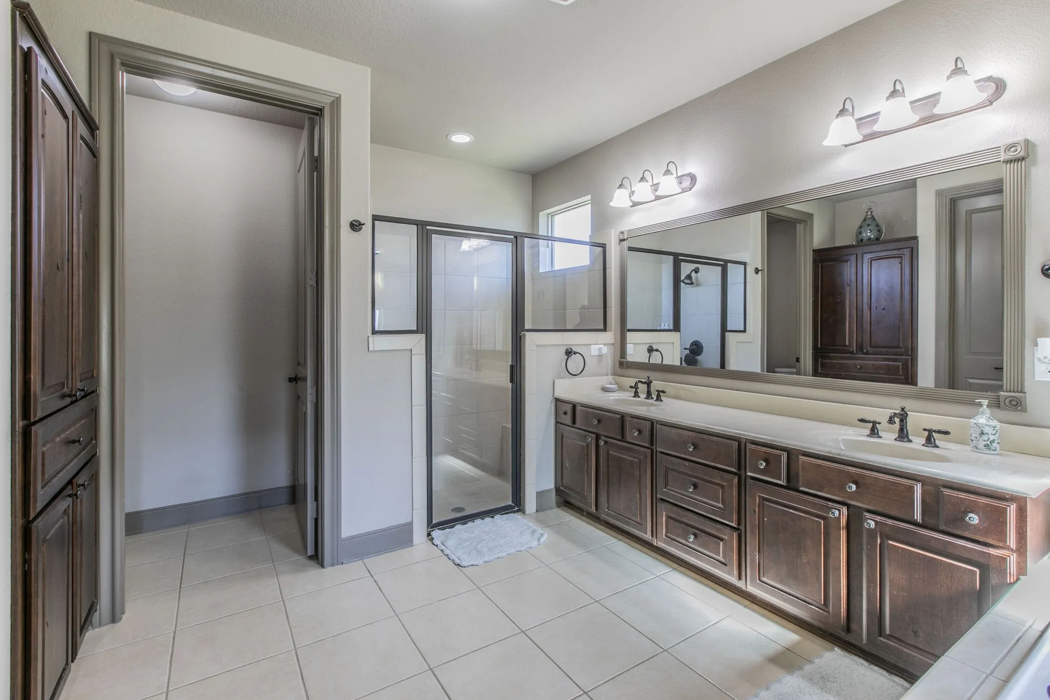 Single Family Residence For Sale in Ellis County , 206 Hidden Meadow Circle, Midlothian, Texas 76065, 3 Bedroom, 4 Bathroom, 2 Garage spaces, 3,408 Sqft, built in 2012, mls#21124236, Real Estate Agent in Midlothian, Homes For Sale in Ellis county, Homes For Sale in Midlothian, Realtor in Midlothian Texas, Real Estate Brokerage Independent Realty Texas, Luminita Cordes Realtor
