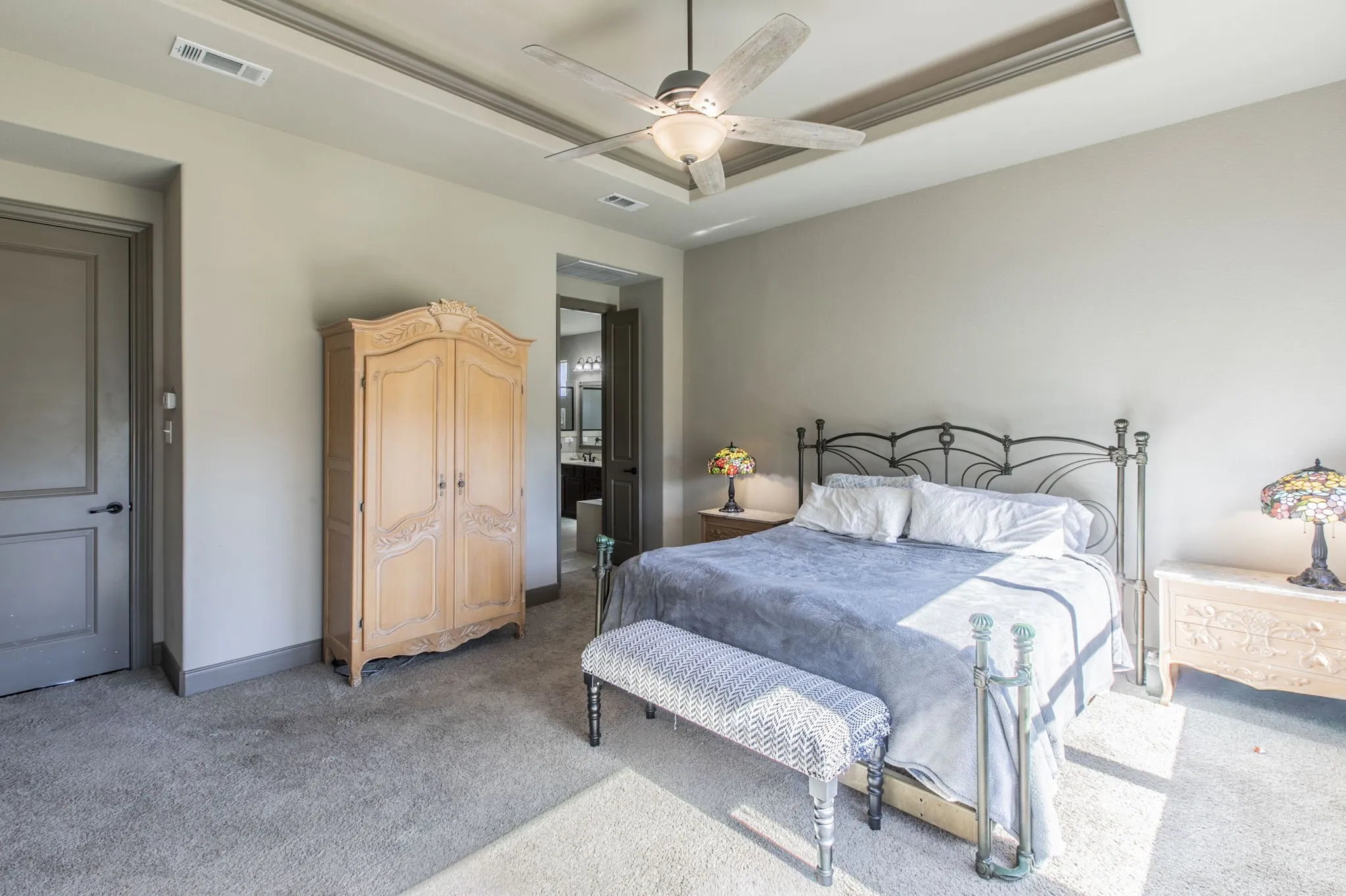 Single Family Residence For Sale in Ellis County , 206 Hidden Meadow Circle, Midlothian, Texas 76065, 3 Bedroom, 4 Bathroom, 2 Garage spaces, 3,408 Sqft, built in 2012, mls#21124236, Real Estate Agent in Midlothian, Homes For Sale in Ellis county, Homes For Sale in Midlothian, Realtor in Midlothian Texas, Real Estate Brokerage Independent Realty Texas, Luminita Cordes Realtor