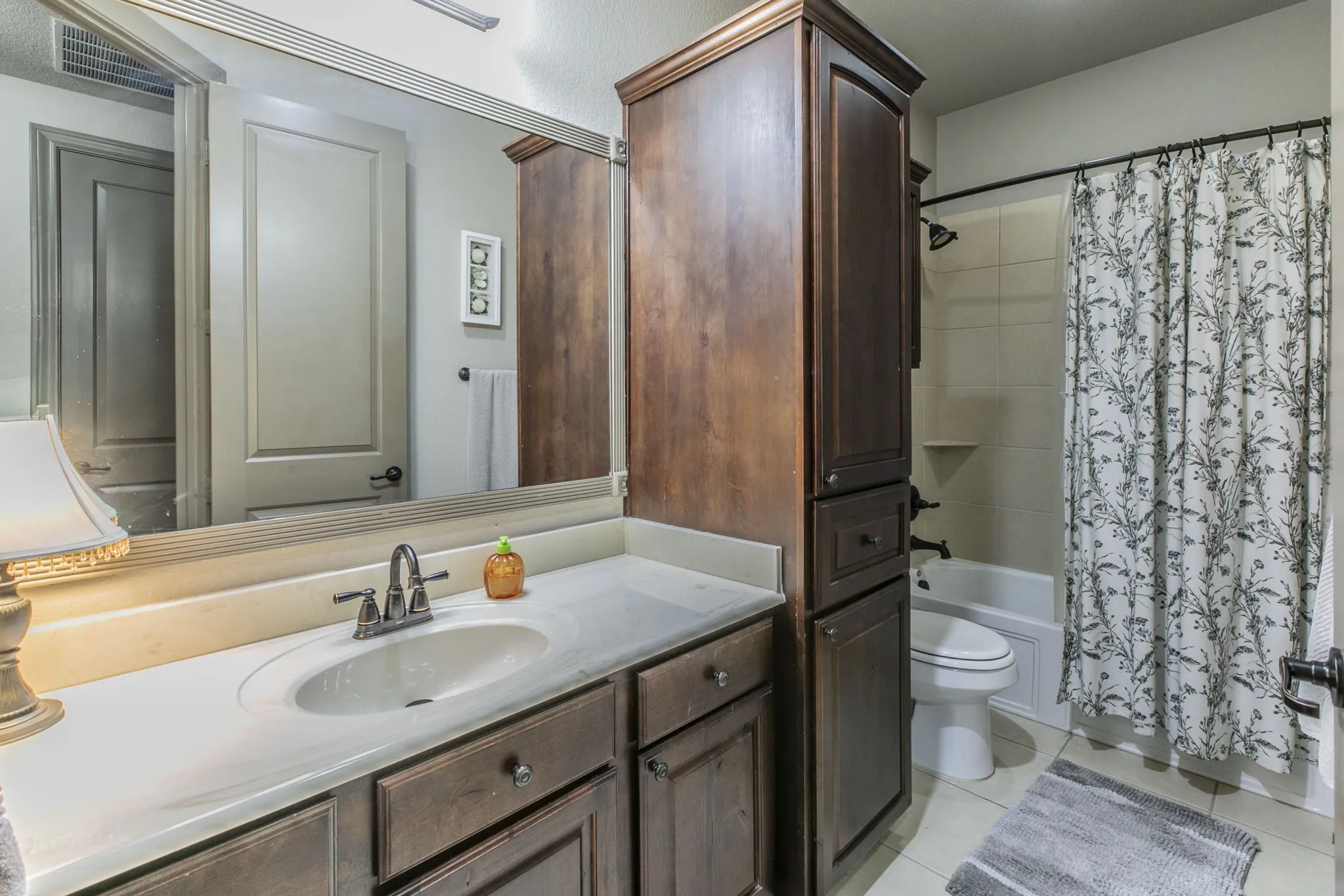 Single Family Residence For Sale in Ellis County , 206 Hidden Meadow Circle, Midlothian, Texas 76065, 3 Bedroom, 4 Bathroom, 2 Garage spaces, 3,408 Sqft, built in 2012, mls#21124236, Real Estate Agent in Midlothian, Homes For Sale in Ellis county, Homes For Sale in Midlothian, Realtor in Midlothian Texas, Real Estate Brokerage Independent Realty Texas, Luminita Cordes Realtor
