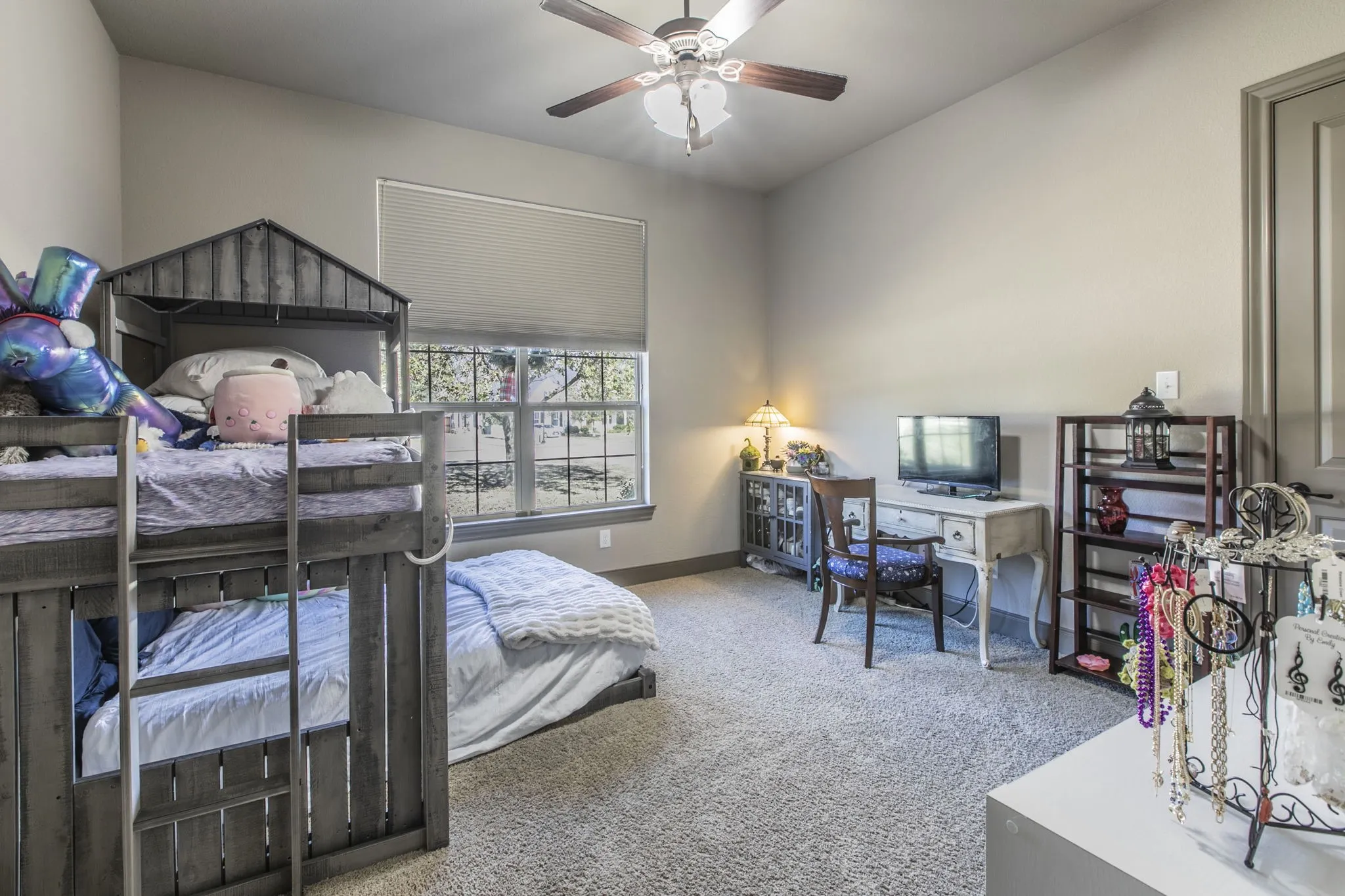 Single Family Residence For Sale in Ellis County , 206 Hidden Meadow Circle, Midlothian, Texas 76065, 3 Bedroom, 4 Bathroom, 2 Garage spaces, 3,408 Sqft, built in 2012, mls#21124236, Real Estate Agent in Midlothian, Homes For Sale in Ellis county, Homes For Sale in Midlothian, Realtor in Midlothian Texas, Real Estate Brokerage Independent Realty Texas, Luminita Cordes Realtor