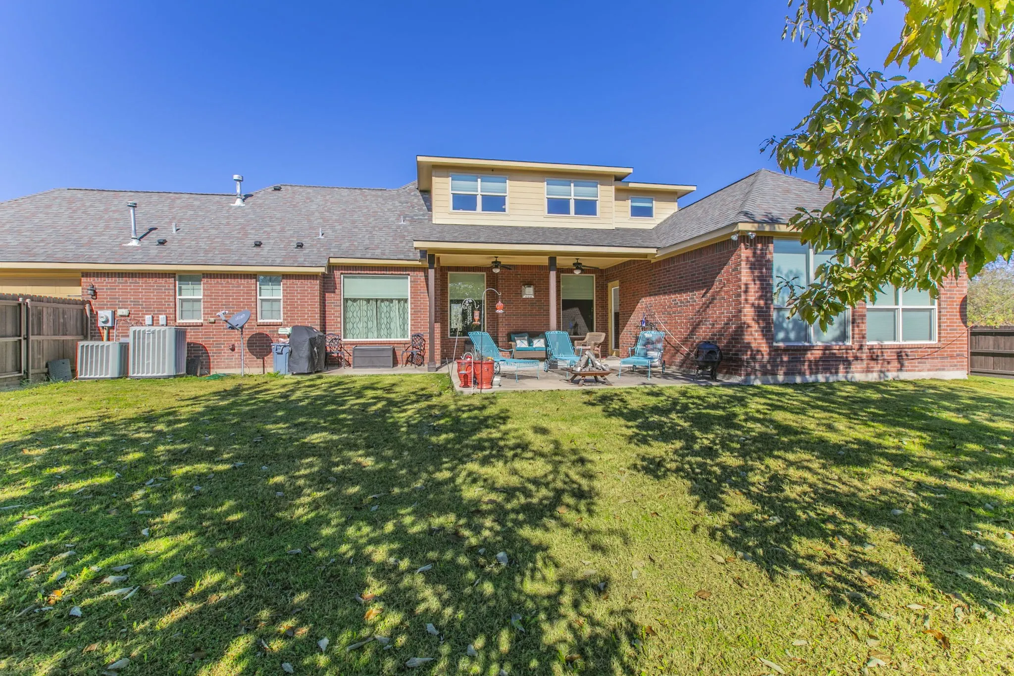 Single Family Residence For Sale in Ellis County , 206 Hidden Meadow Circle, Midlothian, Texas 76065, 3 Bedroom, 4 Bathroom, 2 Garage spaces, 3,408 Sqft, built in 2012, mls#21124236, Real Estate Agent in Midlothian, Homes For Sale in Ellis county, Homes For Sale in Midlothian, Realtor in Midlothian Texas, Real Estate Brokerage Independent Realty Texas, Luminita Cordes Realtor