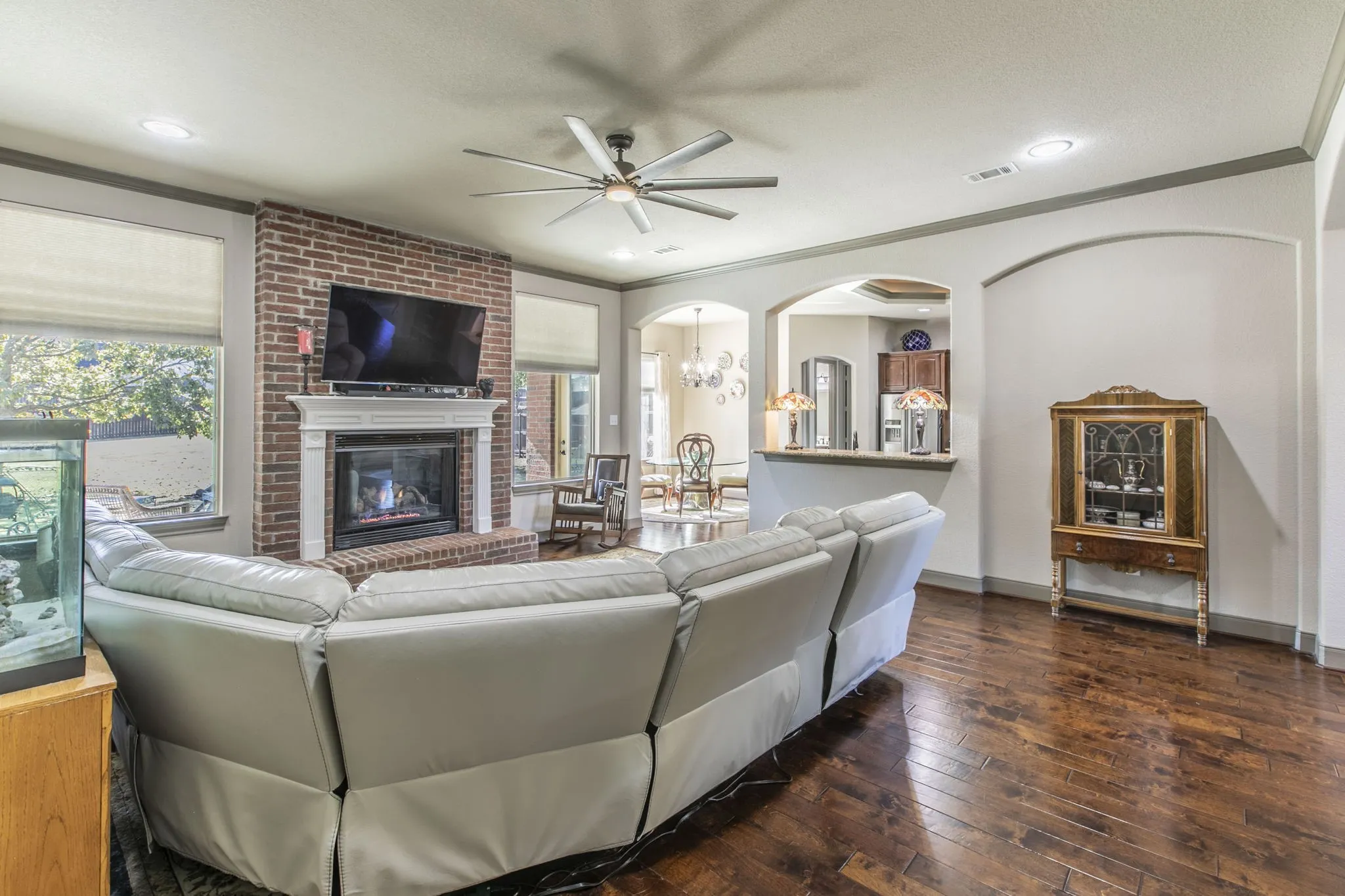 Single Family Residence For Sale in Ellis County , 206 Hidden Meadow Circle, Midlothian, Texas 76065, 3 Bedroom, 4 Bathroom, 2 Garage spaces, 3,408 Sqft, built in 2012, mls#21124236, Real Estate Agent in Midlothian, Homes For Sale in Ellis county, Homes For Sale in Midlothian, Realtor in Midlothian Texas, Real Estate Brokerage Independent Realty Texas, Luminita Cordes Realtor