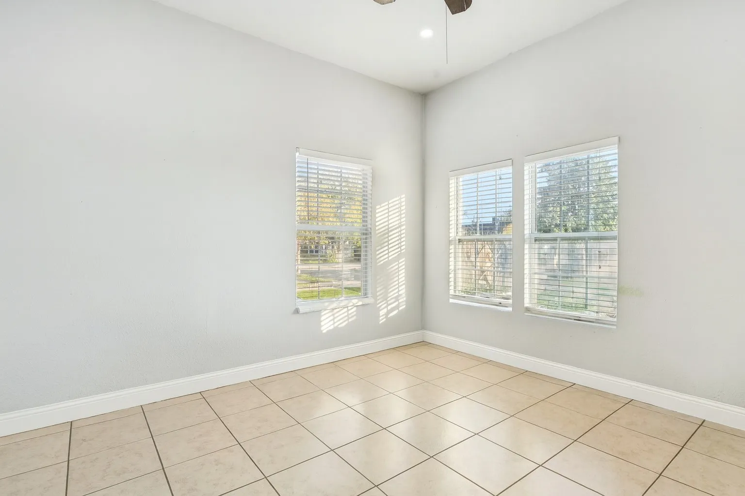 Single Family Residence For Sale in Tarrant County , 2903 MT VERNON Avenue, Fort Worth, Texas 76103, 3 Bedrooms, 2 Bathrooms, Garage spaces, 1,428 Sqft, built in 1919, Price $252,000, mls#21124633, Real Estate Agent in Fort Worth, Homes For Sale in Tarrant county, Homes For Sale in Fort Worth, Realtor in Fort Worth Texas, Real Estate Brokerage Independent Realty Texas, Luminita Cordes Realtor