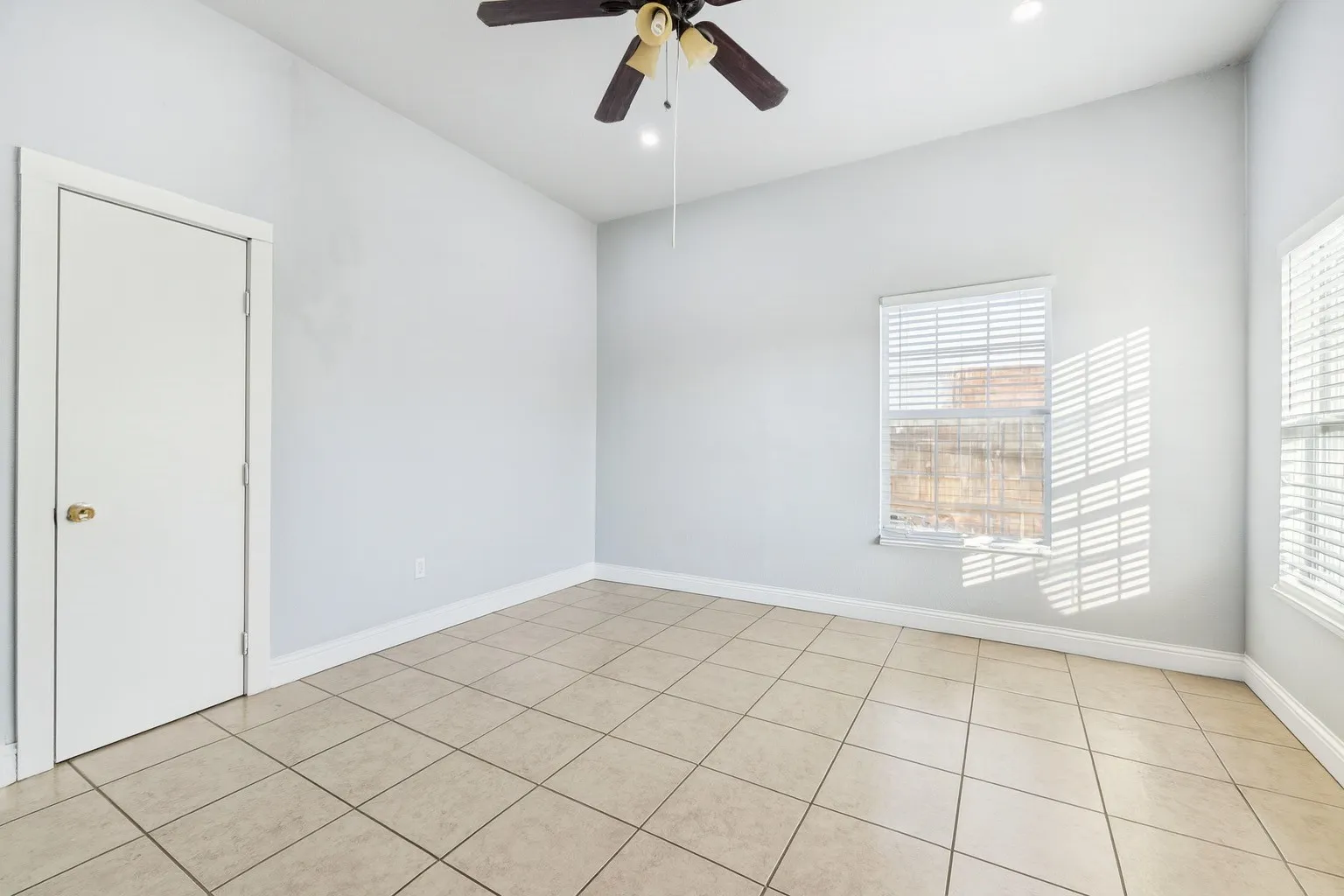 Single Family Residence For Sale in Tarrant County , 2903 MT VERNON Avenue, Fort Worth, Texas 76103, 3 Bedrooms, 2 Bathrooms, Garage spaces, 1,428 Sqft, built in 1919, Price $252,000, mls#21124633, Real Estate Agent in Fort Worth, Homes For Sale in Tarrant county, Homes For Sale in Fort Worth, Realtor in Fort Worth Texas, Real Estate Brokerage Independent Realty Texas, Luminita Cordes Realtor