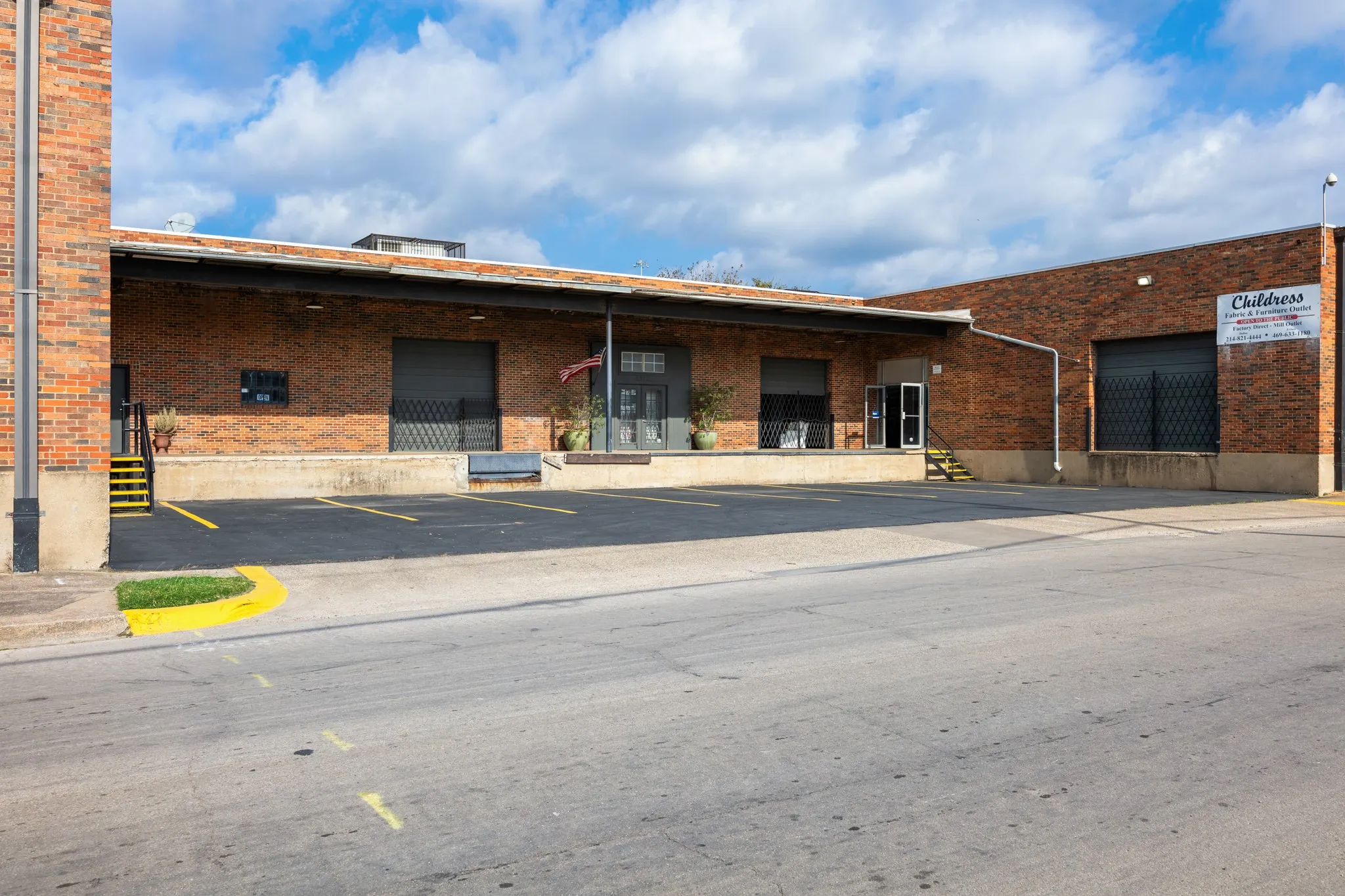 View of building exterior featuring uncovered parking