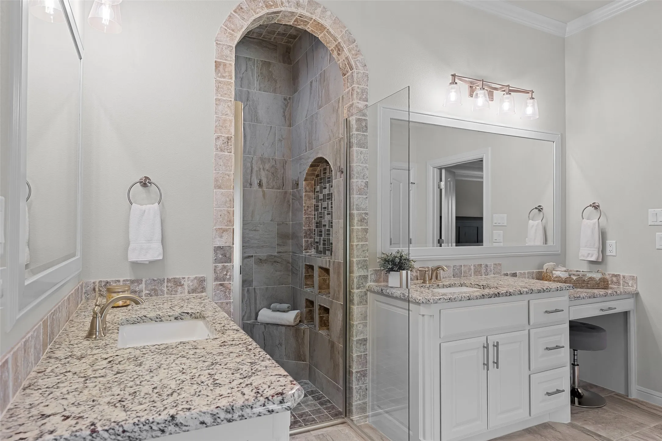 Single Family Residence For Sale in Hood County , 1019 Anna Circle, Granbury, Texas 76048, 4 Bedroom, 3 Bathroom, 2 Garage spaces, 2,446 Sqft, built in 2021, Preowned, mls#21123335, Real Estate Agent in Granbury, Homes For Sale in Hood county, Homes For Sale in Granbury, Realtor in Granbury Texas, Real Estate Brokerage Independent Realty Texas, Luminita Cordes Realtor