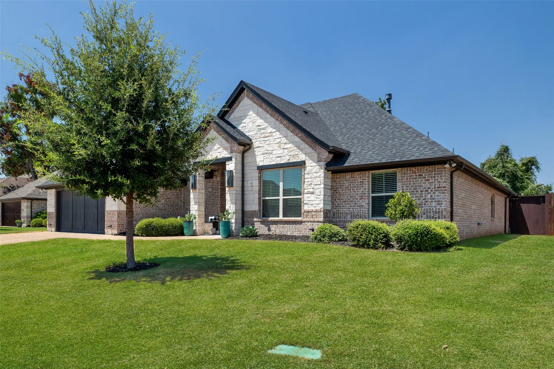 Single Family Residence For Sale in Hood County , 1019 Anna Circle, Granbury, Texas 76048, 4 Bedroom, 3 Bathroom, 2 Garage spaces, 2,446 Sqft, built in 2021, Preowned, mls#21123335, Real Estate Agent in Granbury, Homes For Sale in Hood county, Homes For Sale in Granbury, Realtor in Granbury Texas, Real Estate Brokerage Independent Realty Texas, Luminita Cordes Realtor