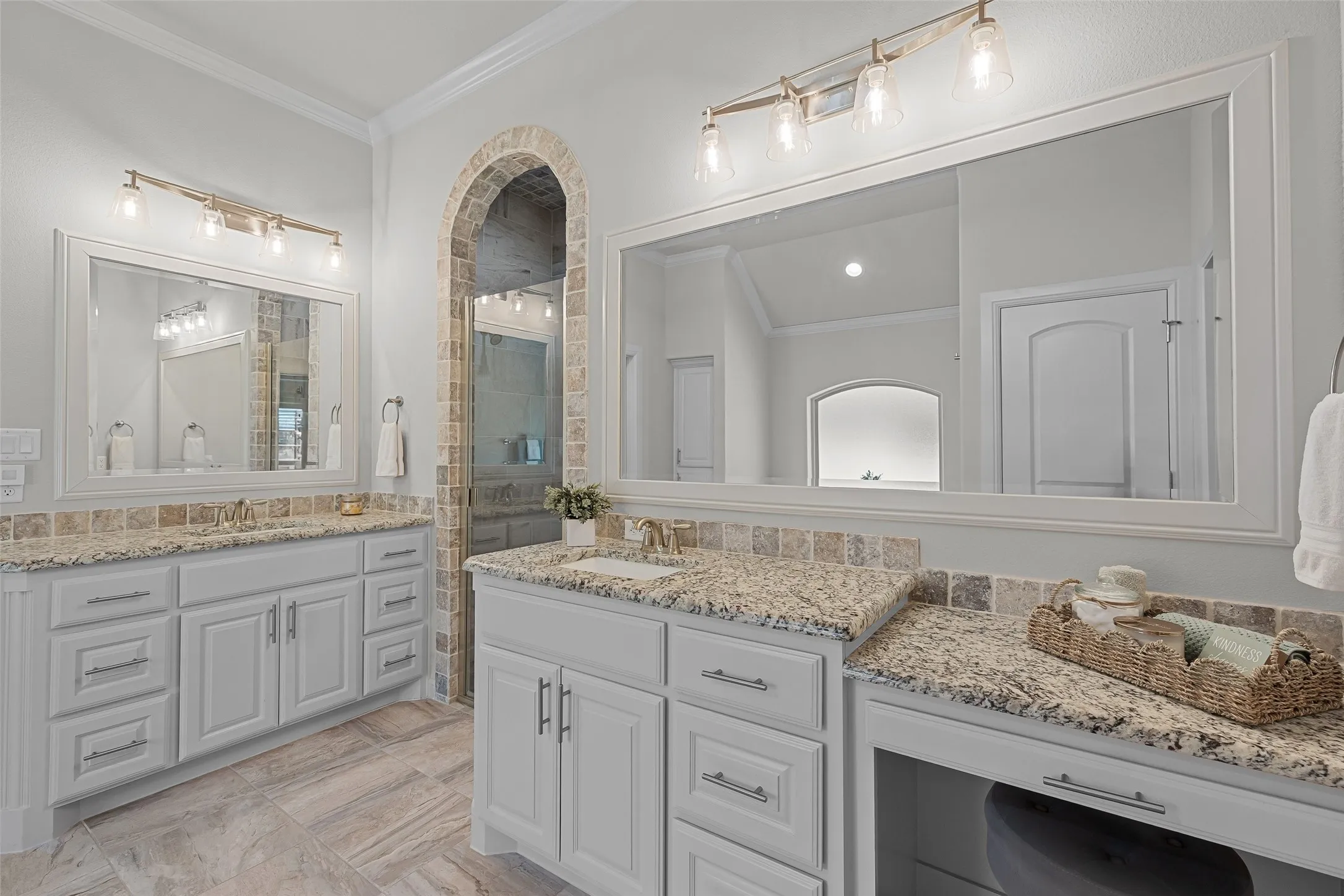 Single Family Residence For Sale in Hood County , 1019 Anna Circle, Granbury, Texas 76048, 4 Bedroom, 3 Bathroom, 2 Garage spaces, 2,446 Sqft, built in 2021, Preowned, mls#21123335, Real Estate Agent in Granbury, Homes For Sale in Hood county, Homes For Sale in Granbury, Realtor in Granbury Texas, Real Estate Brokerage Independent Realty Texas, Luminita Cordes Realtor