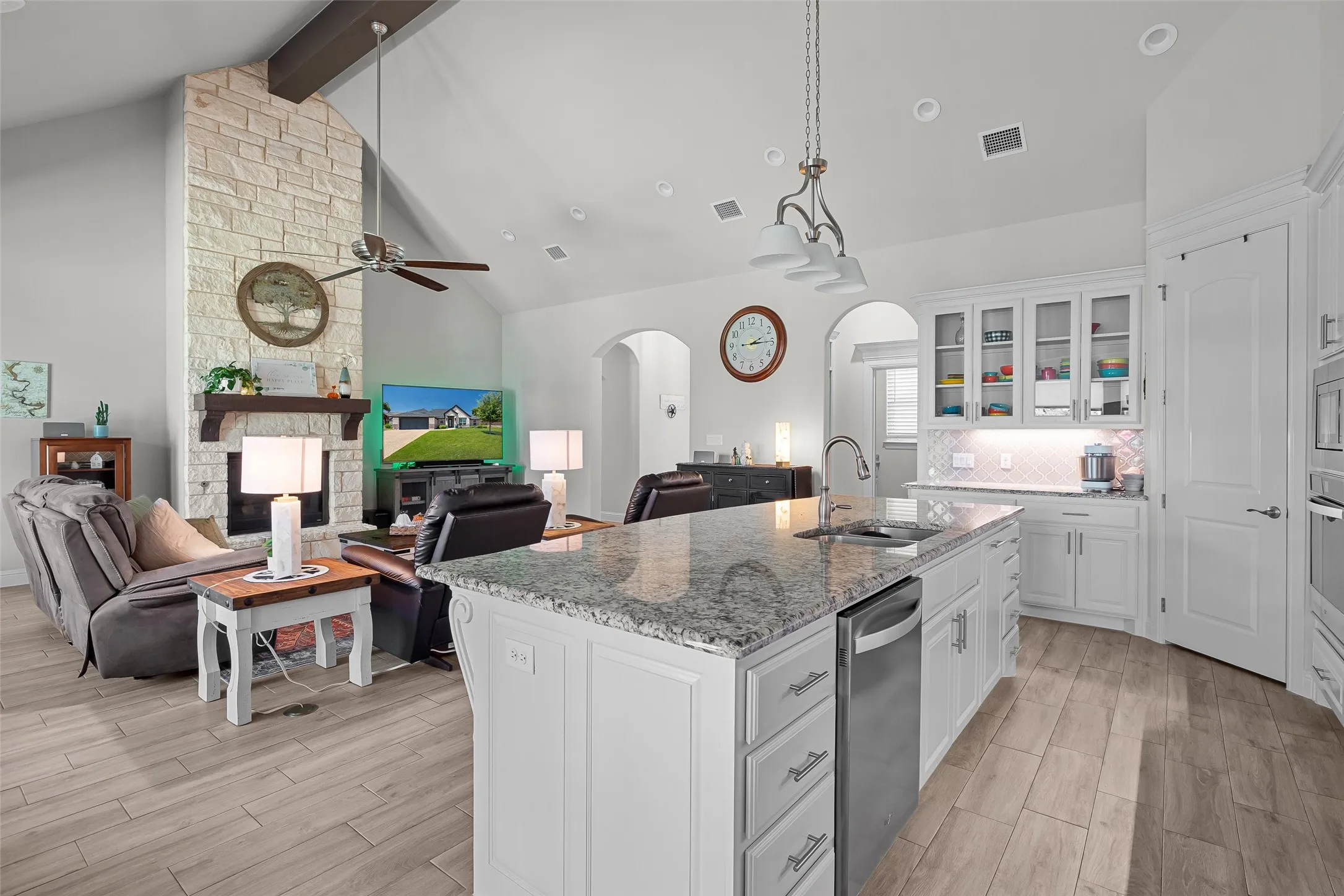 Single Family Residence For Sale in Hood County , 1019 Anna Circle, Granbury, Texas 76048, 4 Bedroom, 3 Bathroom, 2 Garage spaces, 2,446 Sqft, built in 2021, Preowned, mls#21123335, Real Estate Agent in Granbury, Homes For Sale in Hood county, Homes For Sale in Granbury, Realtor in Granbury Texas, Real Estate Brokerage Independent Realty Texas, Luminita Cordes Realtor
