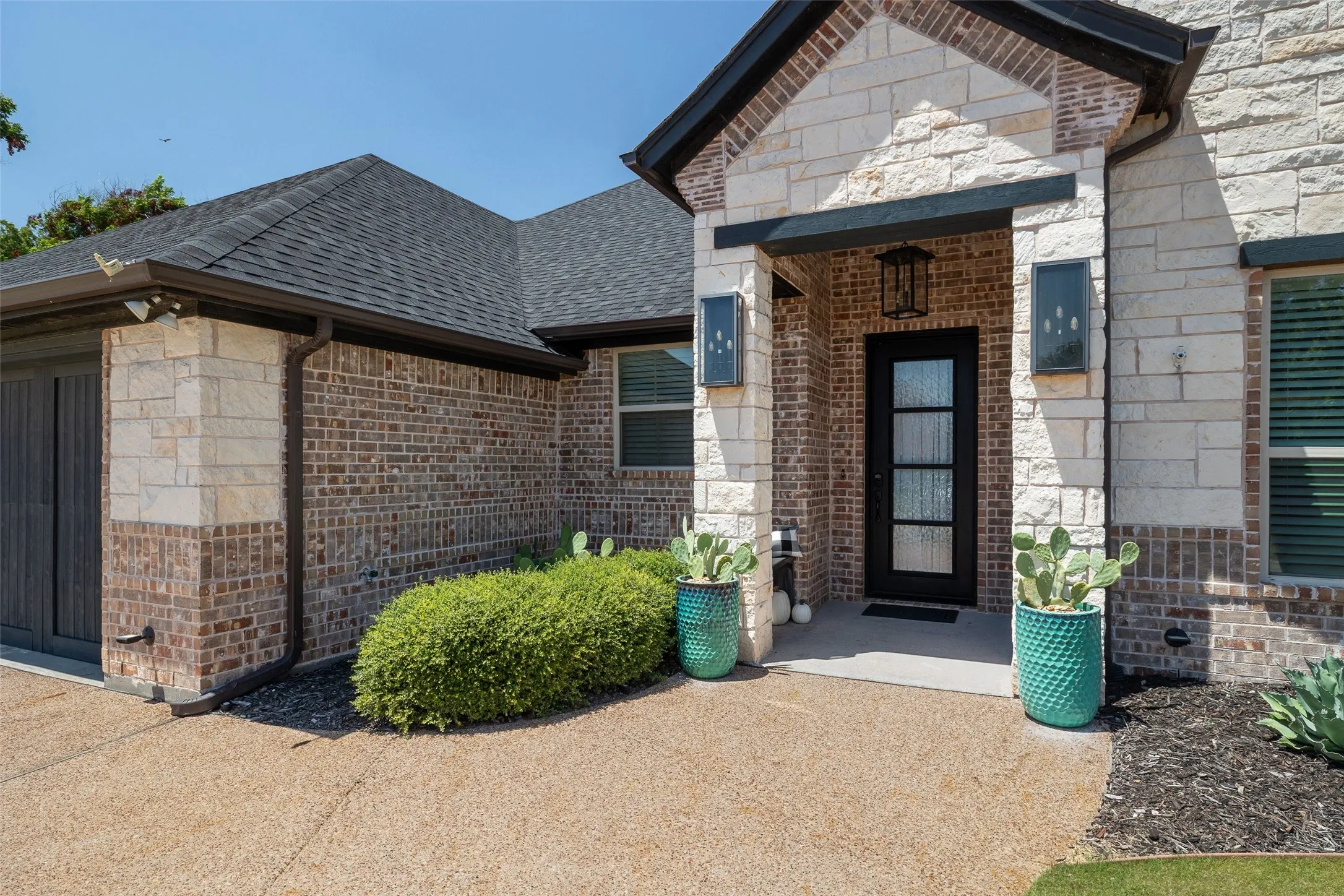 Single Family Residence For Sale in Hood County , 1019 Anna Circle, Granbury, Texas 76048, 4 Bedroom, 3 Bathroom, 2 Garage spaces, 2,446 Sqft, built in 2021, Preowned, mls#21123335, Real Estate Agent in Granbury, Homes For Sale in Hood county, Homes For Sale in Granbury, Realtor in Granbury Texas, Real Estate Brokerage Independent Realty Texas, Luminita Cordes Realtor