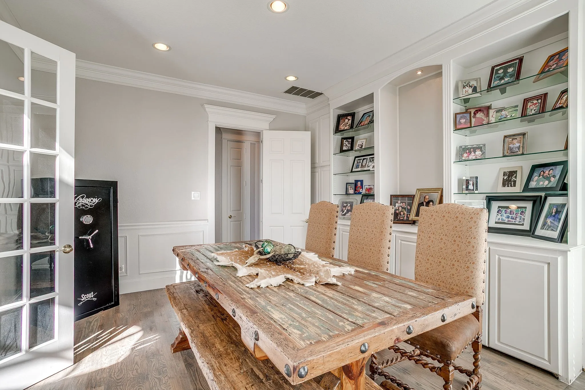 Single Family Residence For Sale in Tarrant County , 253 Bayne Road, Haslet, Texas 76052, 6 Bedroom, 6 Bathroom, 3 Garage spaces, 5,964 Sqft, built in 2003, Preowned, mls#21114806, Real Estate Agent in Haslet, Homes For Sale in Tarrant county, Homes For Sale in Haslet, Realtor in Haslet Texas, Real Estate Brokerage Independent Realty Texas, Luminita Cordes Realtor