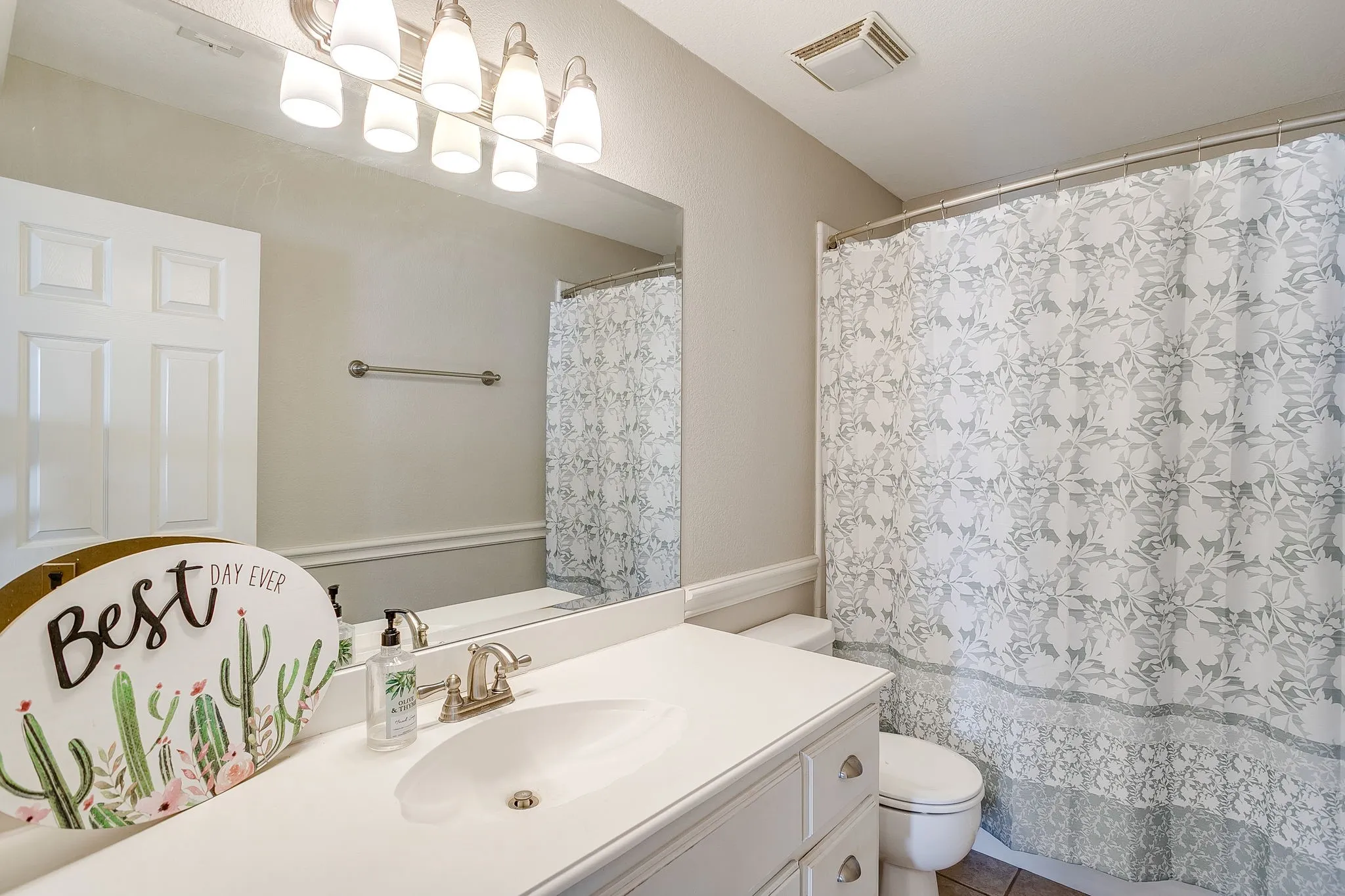 Single Family Residence For Sale in Tarrant County , 253 Bayne Road, Haslet, Texas 76052, 6 Bedroom, 6 Bathroom, 3 Garage spaces, 5,964 Sqft, built in 2003, Preowned, mls#21114806, Real Estate Agent in Haslet, Homes For Sale in Tarrant county, Homes For Sale in Haslet, Realtor in Haslet Texas, Real Estate Brokerage Independent Realty Texas, Luminita Cordes Realtor
