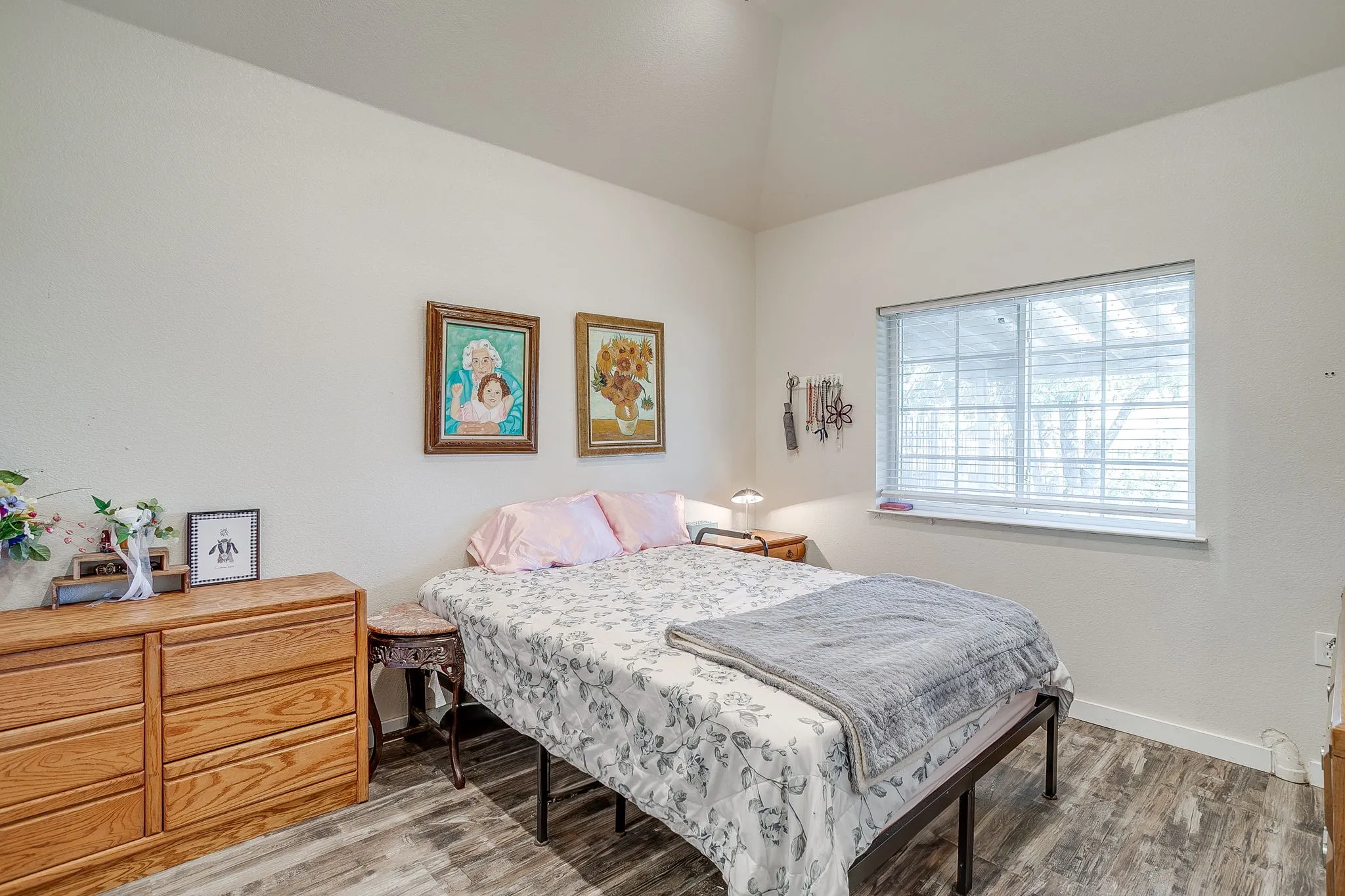 Single Family Residence For Sale in Tarrant County , 253 Bayne Road, Haslet, Texas 76052, 6 Bedroom, 6 Bathroom, 3 Garage spaces, 5,964 Sqft, built in 2003, Preowned, mls#21114806, Real Estate Agent in Haslet, Homes For Sale in Tarrant county, Homes For Sale in Haslet, Realtor in Haslet Texas, Real Estate Brokerage Independent Realty Texas, Luminita Cordes Realtor