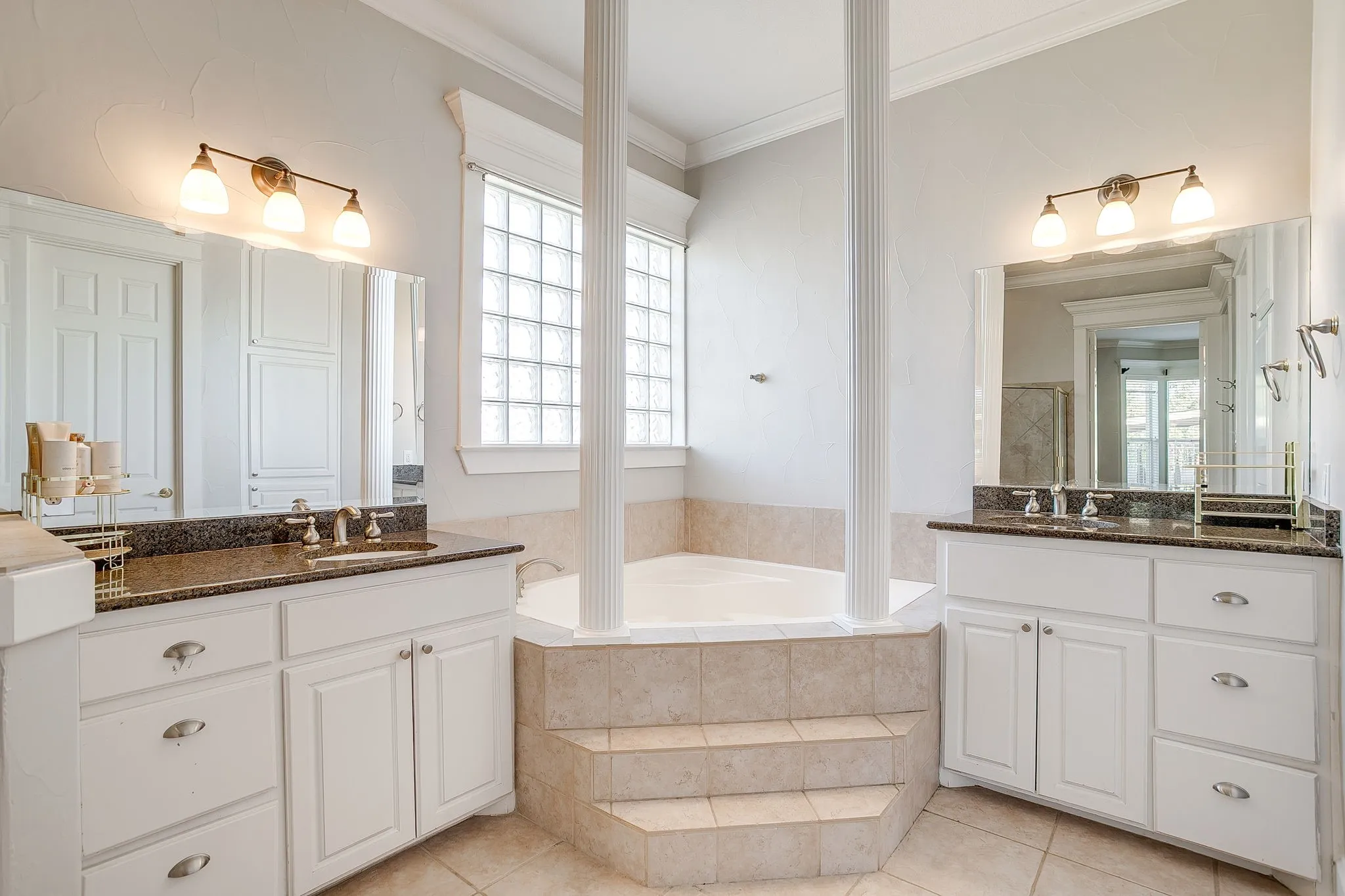 Single Family Residence For Sale in Tarrant County , 253 Bayne Road, Haslet, Texas 76052, 6 Bedroom, 6 Bathroom, 3 Garage spaces, 5,964 Sqft, built in 2003, Preowned, mls#21114806, Real Estate Agent in Haslet, Homes For Sale in Tarrant county, Homes For Sale in Haslet, Realtor in Haslet Texas, Real Estate Brokerage Independent Realty Texas, Luminita Cordes Realtor