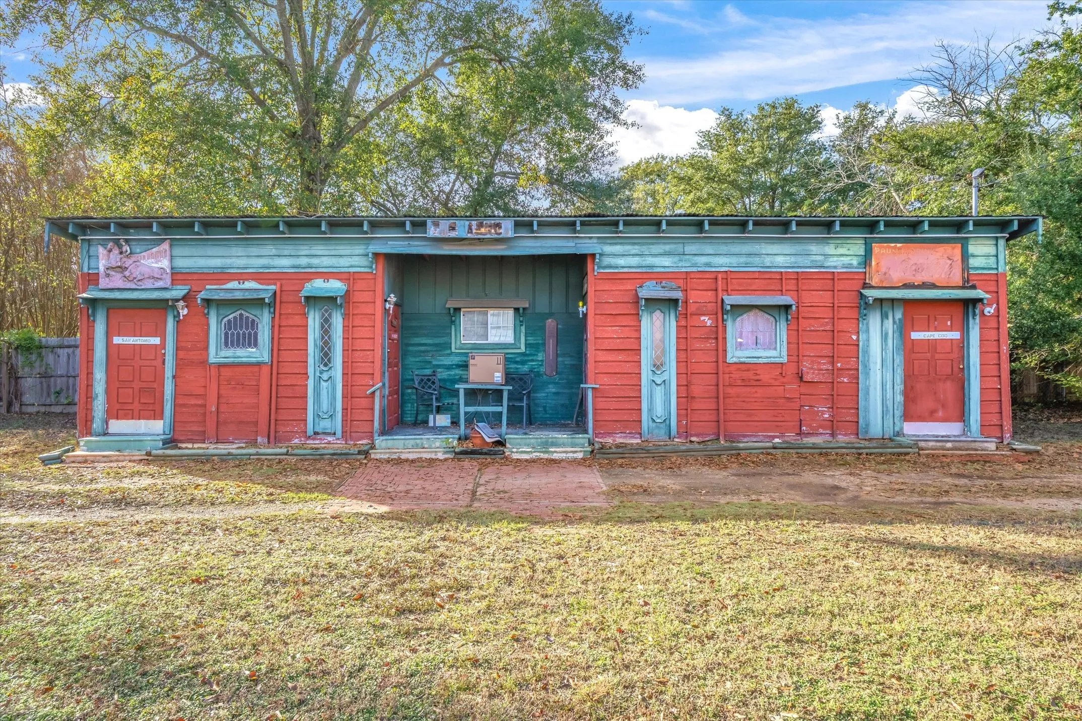 Hotel/Motel For Sale in Van Zandt County , 281 E Goshen Street, Canton, Texas 75103, 0, 0, Garage spaces, 0 Sqft, built in 1951, Unknown, Price $109,900, mls#21124962, Real Estate Agent in Canton, Homes For Sale in Van Zandt county, Homes For Sale in Canton, Realtor in Canton Texas, Real Estate Brokerage Independent Realty Texas, Luminita Cordes Realtor