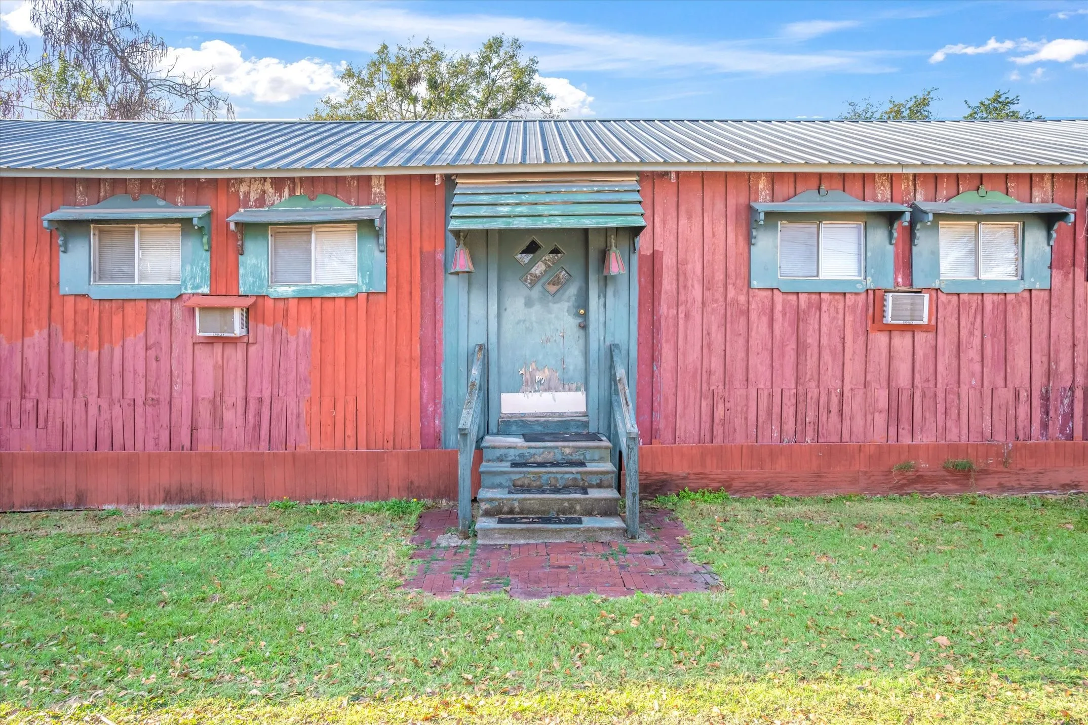 Hotel/Motel For Sale in Van Zandt County , 281 E Goshen Street, Canton, Texas 75103, 0, 0, Garage spaces, 0 Sqft, built in 1951, Unknown, Price $109,900, mls#21124962, Real Estate Agent in Canton, Homes For Sale in Van Zandt county, Homes For Sale in Canton, Realtor in Canton Texas, Real Estate Brokerage Independent Realty Texas, Luminita Cordes Realtor