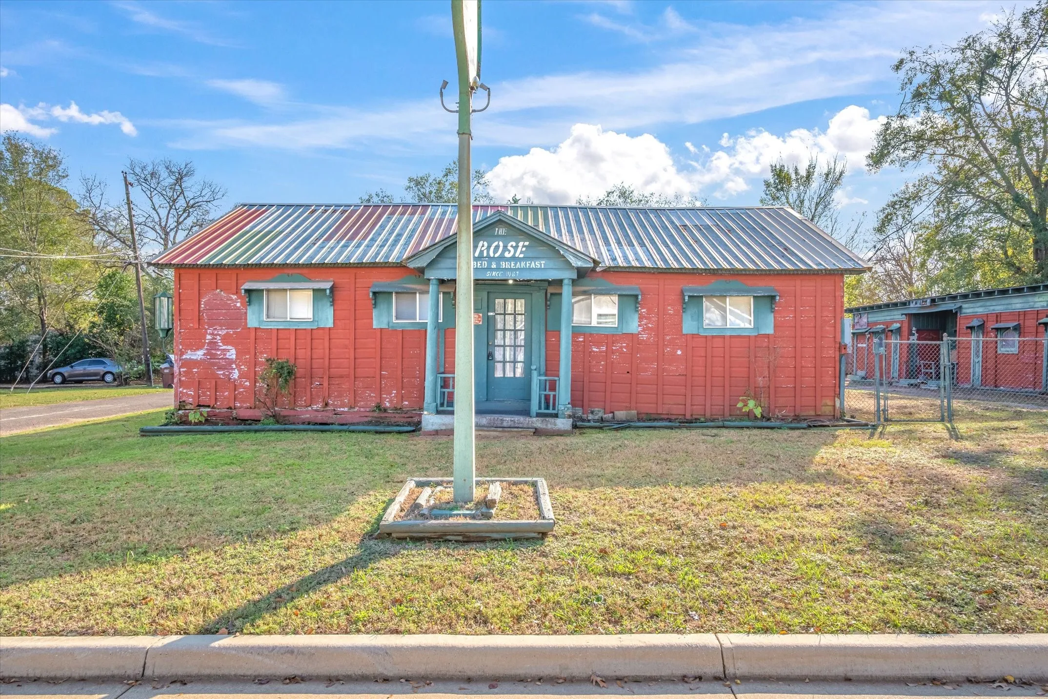 Hotel/Motel For Sale in Van Zandt County , 281 E Goshen Street, Canton, Texas 75103, 0, 0, Garage spaces, 0 Sqft, built in 1951, Unknown, Price $109,900, mls#21124962, Real Estate Agent in Canton, Homes For Sale in Van Zandt county, Homes For Sale in Canton, Realtor in Canton Texas, Real Estate Brokerage Independent Realty Texas, Luminita Cordes Realtor