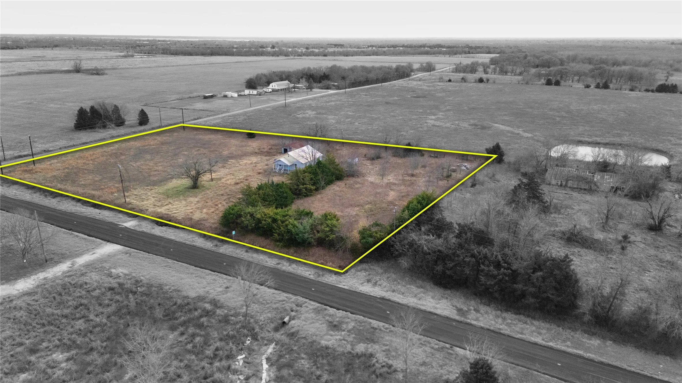 Aerial view of sparsely populated area featuring property parcel outlined