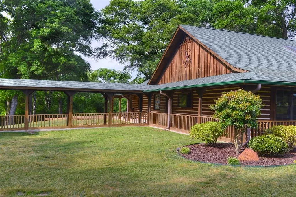 Farm For Sale in Upshur County , 1765 Crabapple, Big Sandy, Texas 75755, 3 Bedrooms, 3 Bathrooms, 2 Garage spaces, 2,310 Sqft, built in 1996, Price $1,250,000, mls#21125120, Real Estate Agent in Big Sandy, Homes For Sale in Upshur county, Homes For Sale in Big Sandy, Realtor in Big Sandy Texas, Real Estate Brokerage Independent Realty Texas, Luminita Cordes Realtor
