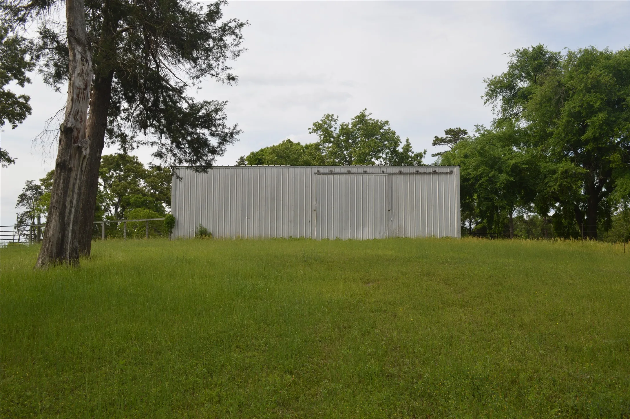 View of yard featuring a pole building and an outbuilding