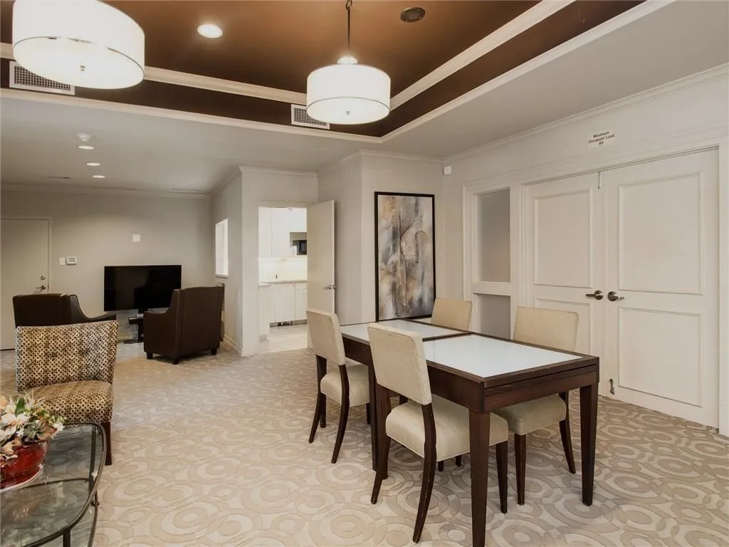Community room with full kitchen, library and meeting room