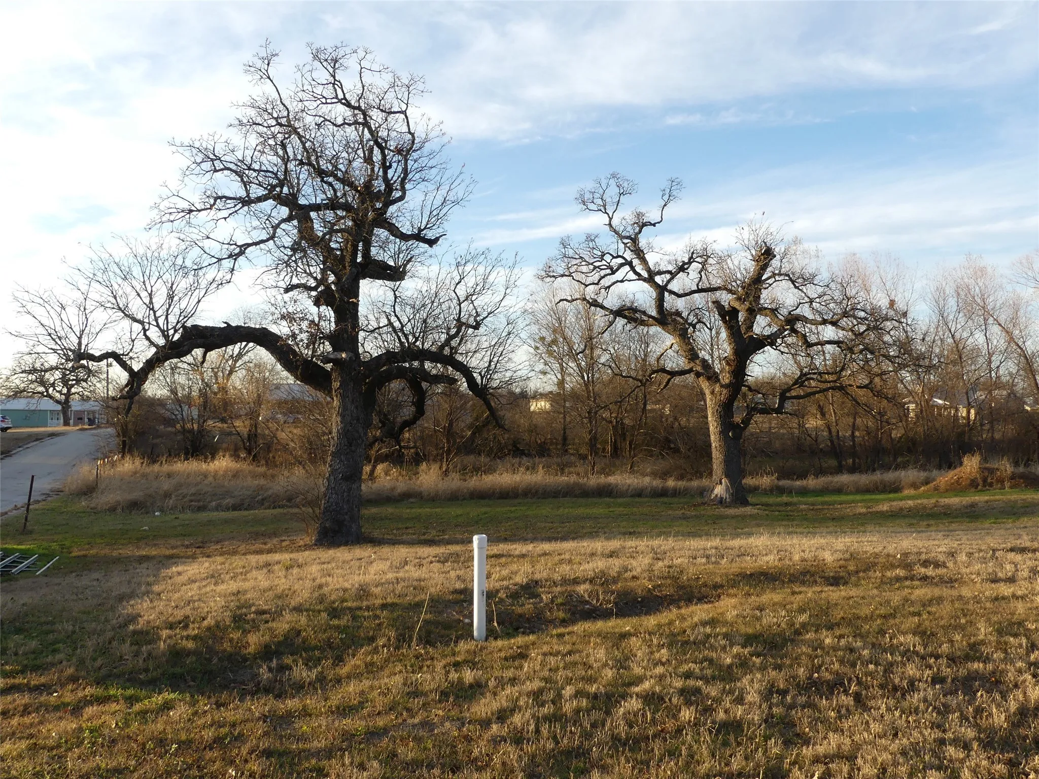 Manufactured Home For Sale in Montague County , 422 Hutchinson Street, Bowie, Texas 76230, 3 Bedroom, 2 Bathroom, Garage spaces, 1,531 Sqft, built in 2003, Preowned, Price $165,000, mls#21125132, Real Estate Agent in Bowie, Homes For Sale in Montague county, Homes For Sale in Bowie, Realtor in Bowie Texas, Real Estate Brokerage Independent Realty Texas, Luminita Cordes Realtor