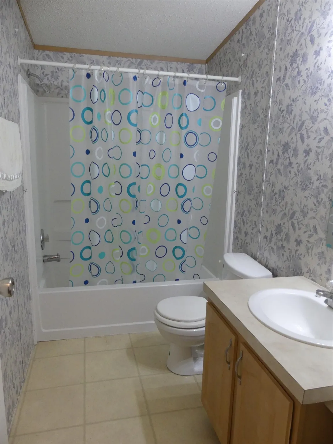 Manufactured Home For Sale in Montague County , 422 Hutchinson Street, Bowie, Texas 76230, 3 Bedroom, 2 Bathroom, Garage spaces, 1,531 Sqft, built in 2003, Preowned, Price $165,000, mls#21125132, Real Estate Agent in Bowie, Homes For Sale in Montague county, Homes For Sale in Bowie, Realtor in Bowie Texas, Real Estate Brokerage Independent Realty Texas, Luminita Cordes Realtor