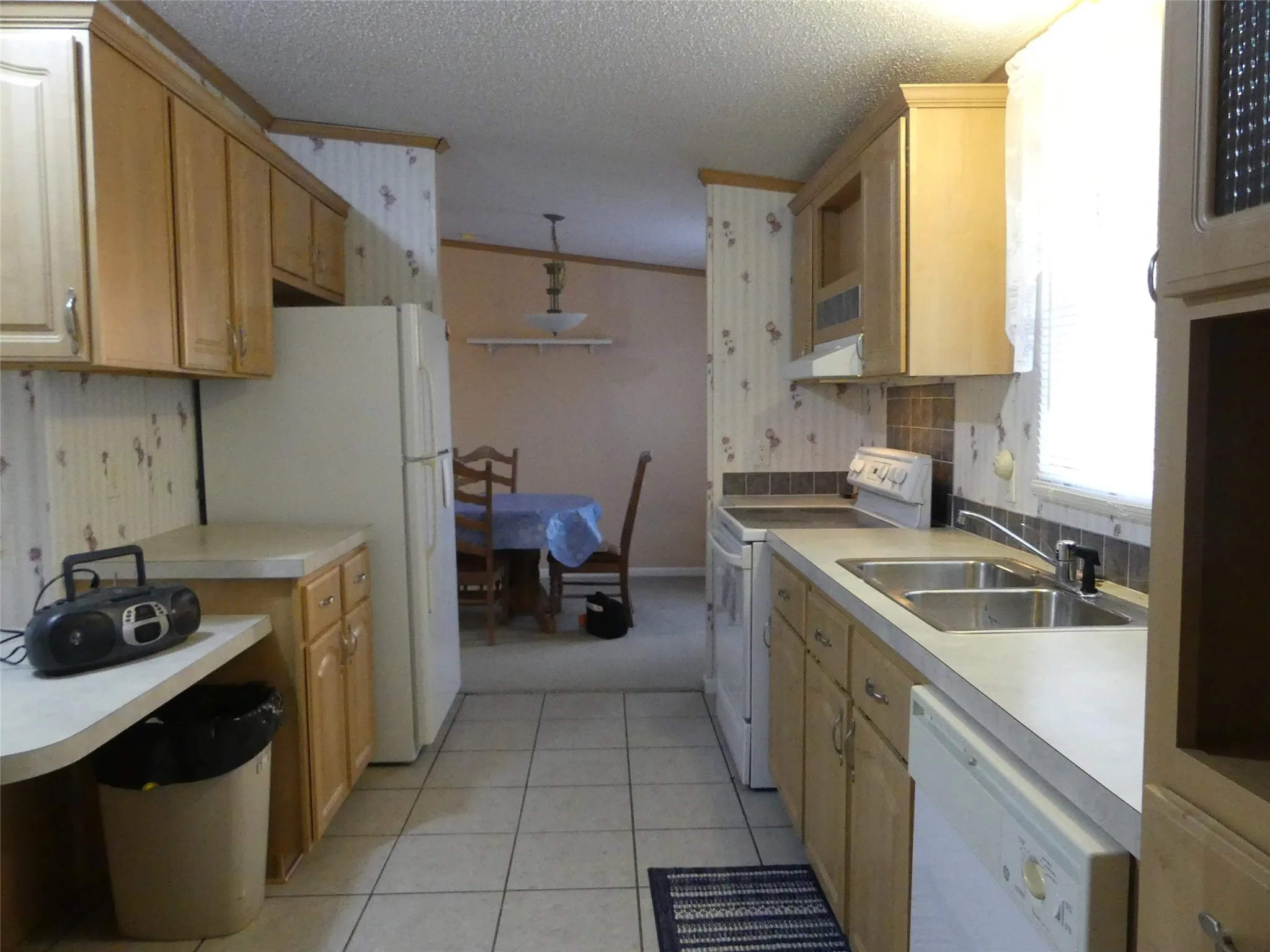 Manufactured Home For Sale in Montague County , 422 Hutchinson Street, Bowie, Texas 76230, 3 Bedroom, 2 Bathroom, Garage spaces, 1,531 Sqft, built in 2003, Preowned, Price $165,000, mls#21125132, Real Estate Agent in Bowie, Homes For Sale in Montague county, Homes For Sale in Bowie, Realtor in Bowie Texas, Real Estate Brokerage Independent Realty Texas, Luminita Cordes Realtor
