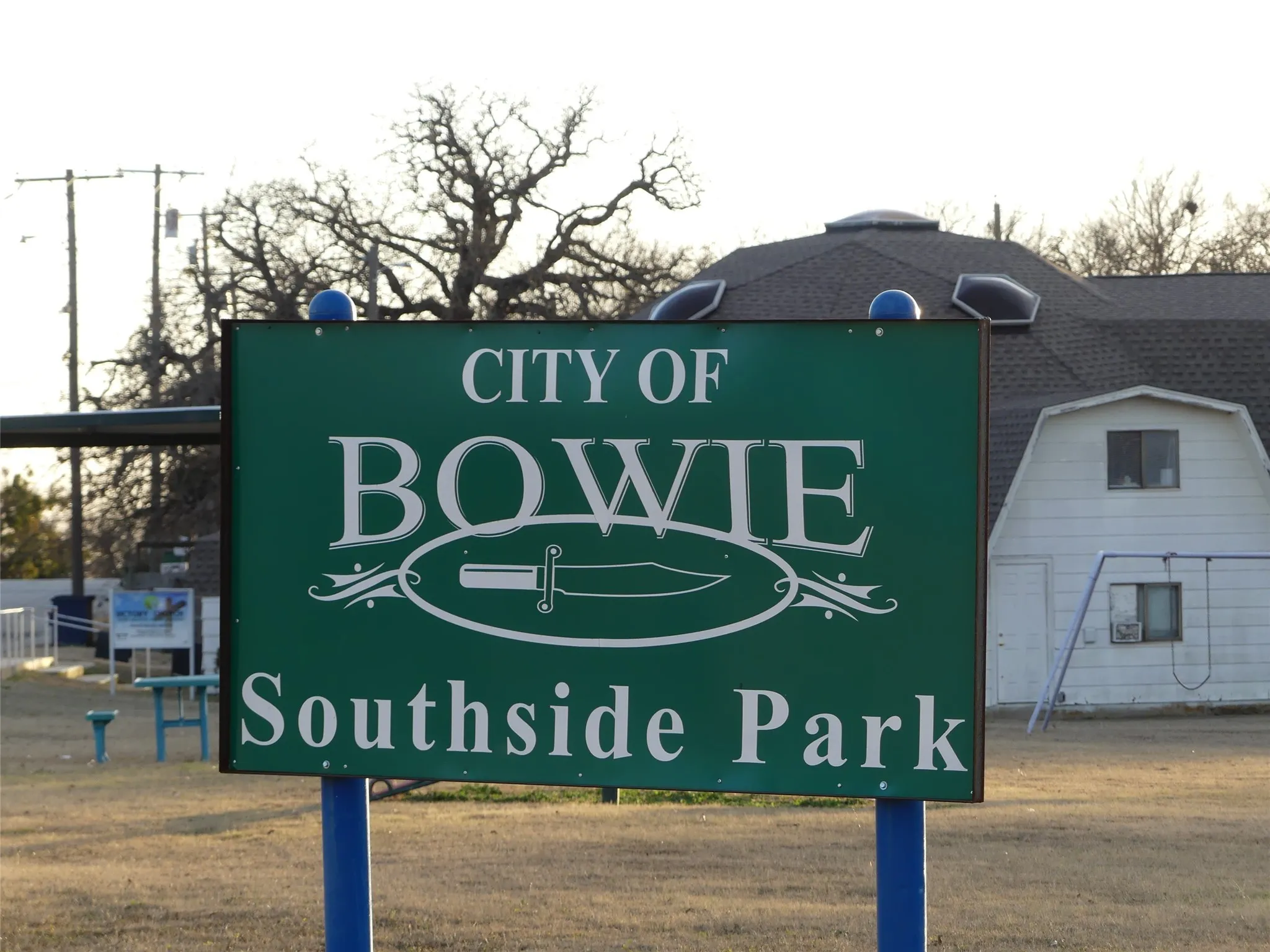Manufactured Home For Sale in Montague County , 422 Hutchinson Street, Bowie, Texas 76230, 3 Bedroom, 2 Bathroom, Garage spaces, 1,531 Sqft, built in 2003, Preowned, Price $165,000, mls#21125132, Real Estate Agent in Bowie, Homes For Sale in Montague county, Homes For Sale in Bowie, Realtor in Bowie Texas, Real Estate Brokerage Independent Realty Texas, Luminita Cordes Realtor