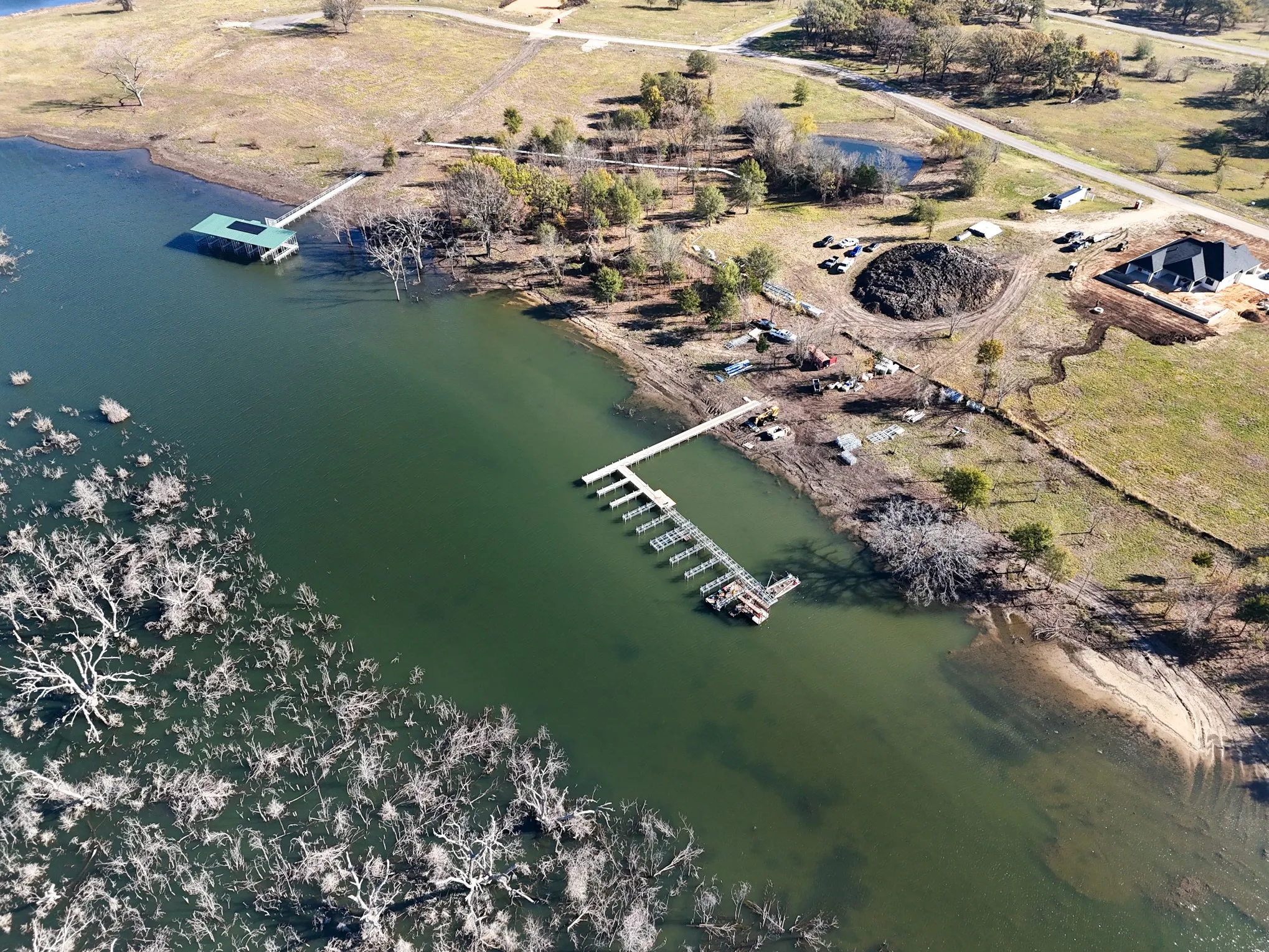 Aerial view of property's location featuring a nearby body of water