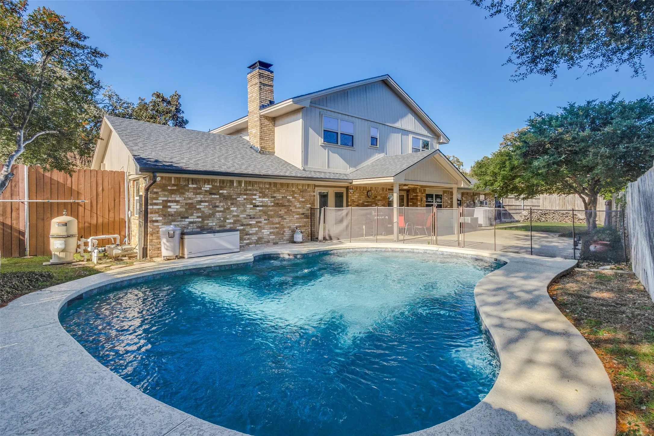 Its winter now but will soon be Texas heat.  this is a lovely way to cool down.