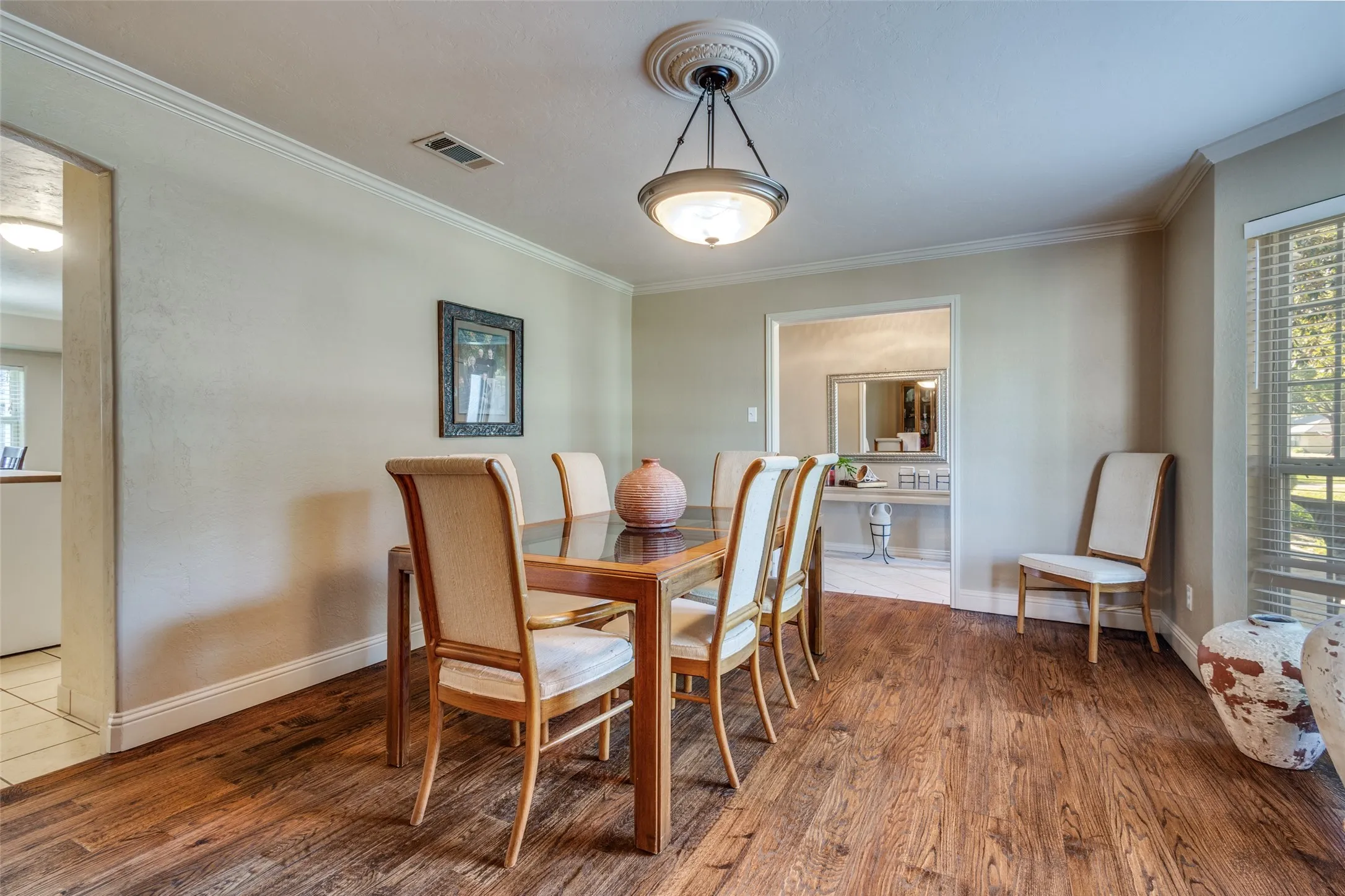 Dining room to the left off the entry