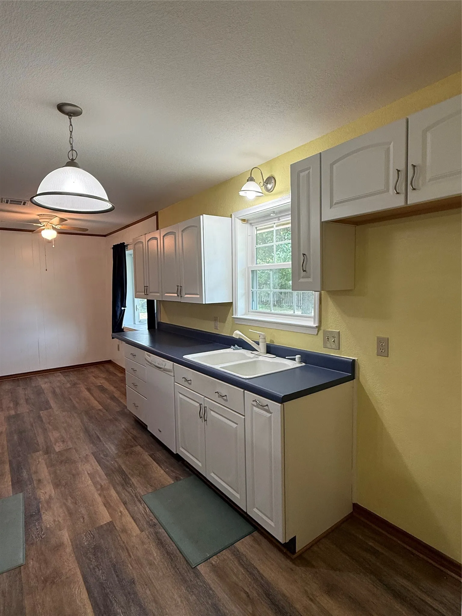 Single Family Residence For Sale in Mc Lennan County , 1812 Trinity Drive, Waco, Texas 76710, 4 Bedroom, 2 Bathroom, 2 Garage spaces, 2,100 Sqft, built in 1971, Preowned, mls#21123287, Real Estate Agent in Waco, Homes For Sale in Mc Lennan county, Homes For Sale in Waco, Realtor in Waco Texas, Real Estate Brokerage Independent Realty Texas, Luminita Cordes Realtor