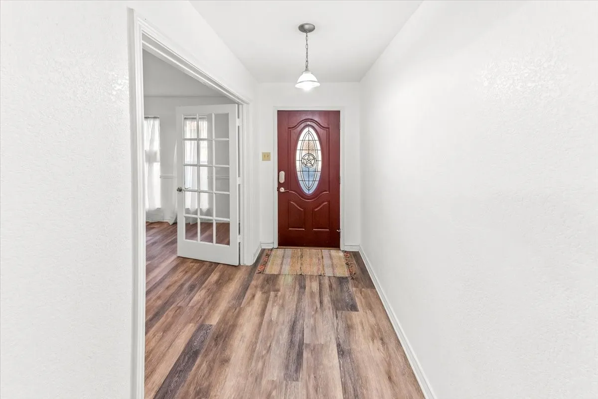 Entrance foyer with vinyl flooring
