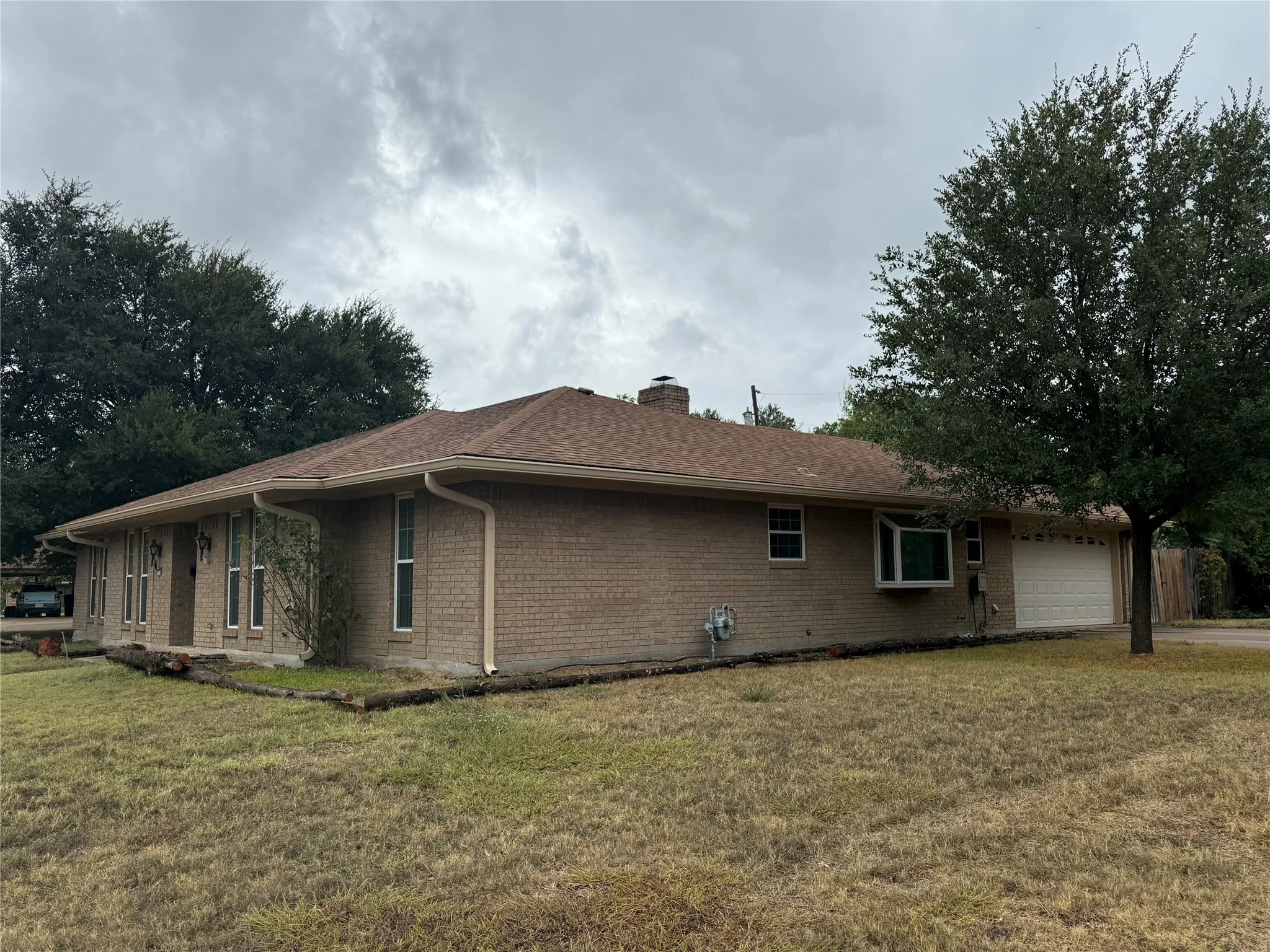 Single Family Residence For Sale in Mc Lennan County , 1812 Trinity Drive, Waco, Texas 76710, 4 Bedroom, 2 Bathroom, 2 Garage spaces, 2,100 Sqft, built in 1971, Preowned, mls#21123287, Real Estate Agent in Waco, Homes For Sale in Mc Lennan county, Homes For Sale in Waco, Realtor in Waco Texas, Real Estate Brokerage Independent Realty Texas, Luminita Cordes Realtor