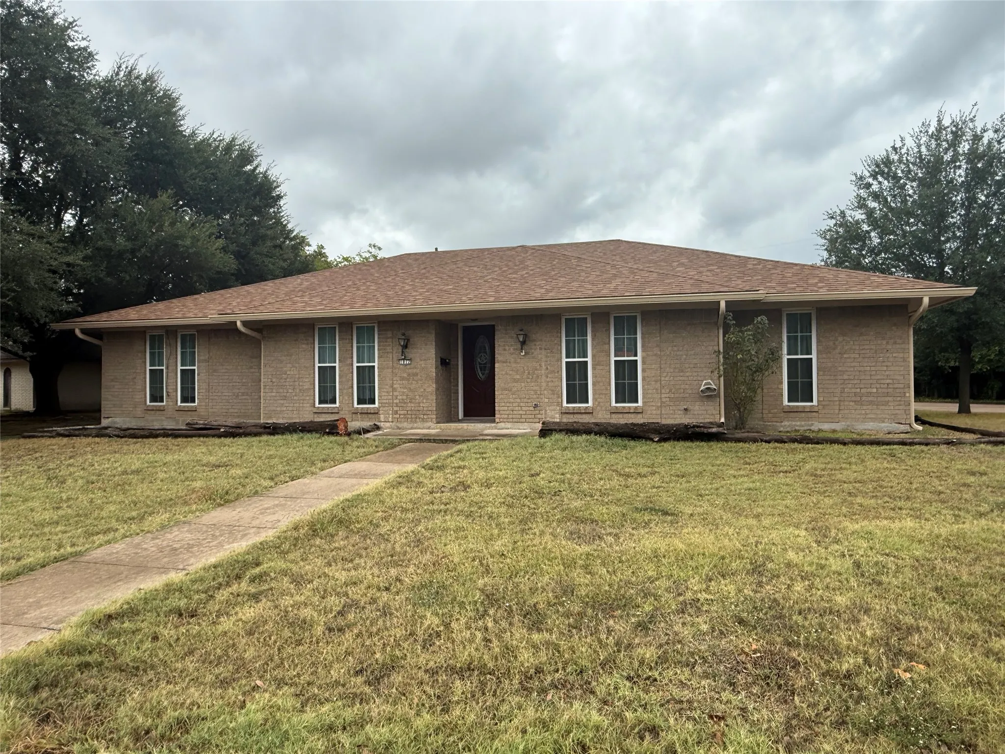 Single Family Residence For Sale in Mc Lennan County , 1812 Trinity Drive, Waco, Texas 76710, 4 Bedroom, 2 Bathroom, 2 Garage spaces, 2,100 Sqft, built in 1971, Preowned, mls#21123287, Real Estate Agent in Waco, Homes For Sale in Mc Lennan county, Homes For Sale in Waco, Realtor in Waco Texas, Real Estate Brokerage Independent Realty Texas, Luminita Cordes Realtor