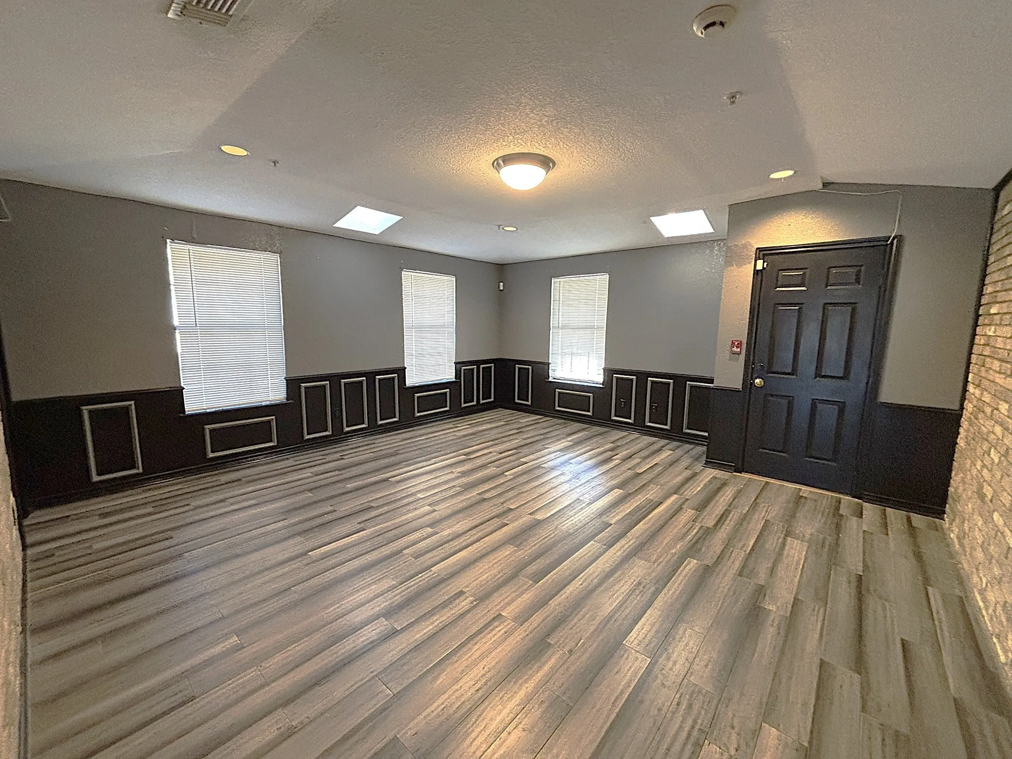 Single Family Residence For Sale in Dallas County , 3042 Kiestridge Drive, Dallas, Texas 75233, 3 Bedroom, 2 Bathroom, 2 Garage spaces, 2,377 Sqft, built in 1970, mls#21106282, Real Estate Agent in Dallas, Homes For Sale in Dallas county, Homes For Sale in Dallas, Realtor in Dallas Texas, Real Estate Brokerage Independent Realty Texas, Luminita Cordes Realtor