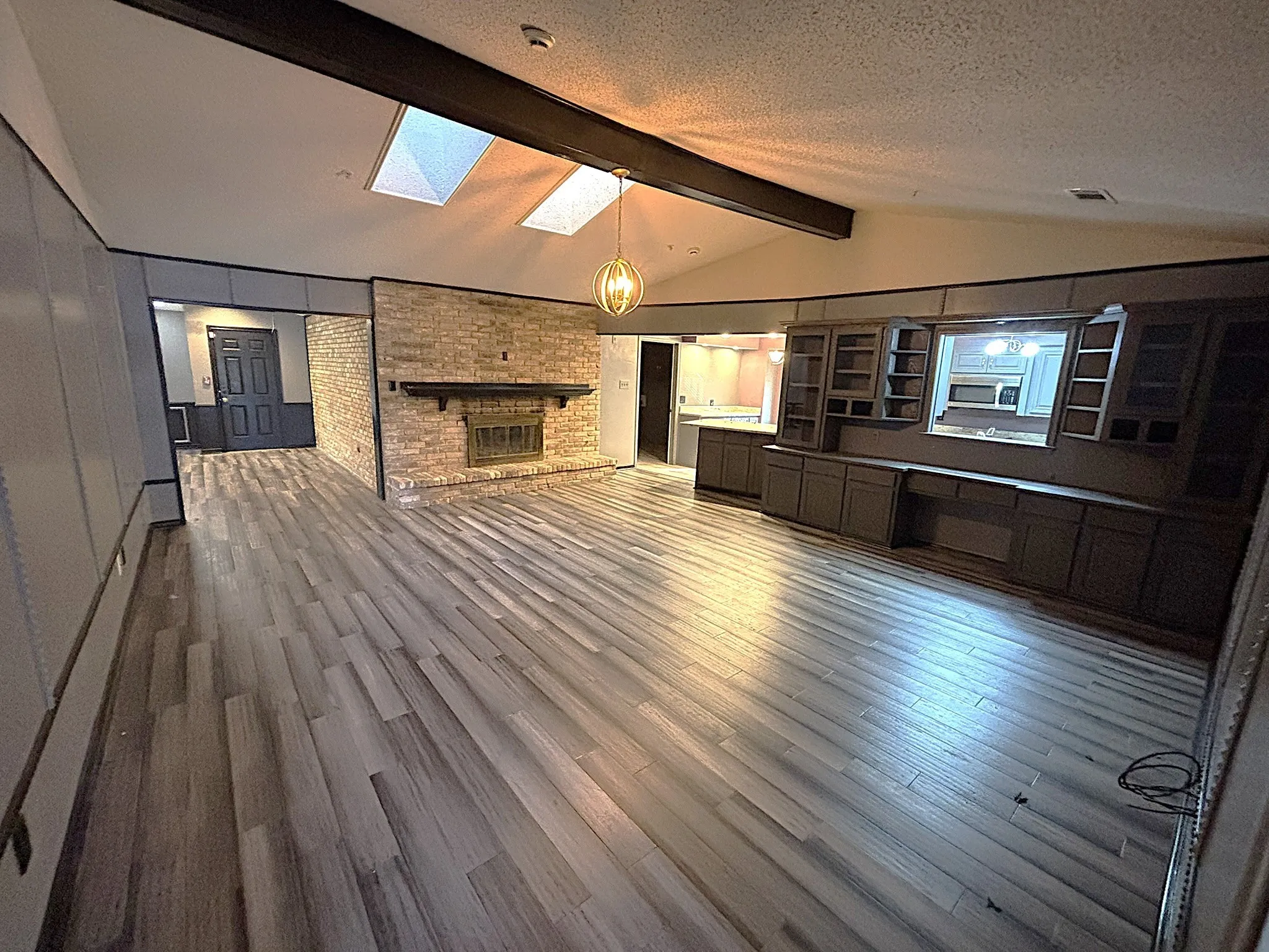 Single Family Residence For Sale in Dallas County , 3042 Kiestridge Drive, Dallas, Texas 75233, 3 Bedroom, 2 Bathroom, 2 Garage spaces, 2,377 Sqft, built in 1970, mls#21106282, Real Estate Agent in Dallas, Homes For Sale in Dallas county, Homes For Sale in Dallas, Realtor in Dallas Texas, Real Estate Brokerage Independent Realty Texas, Luminita Cordes Realtor