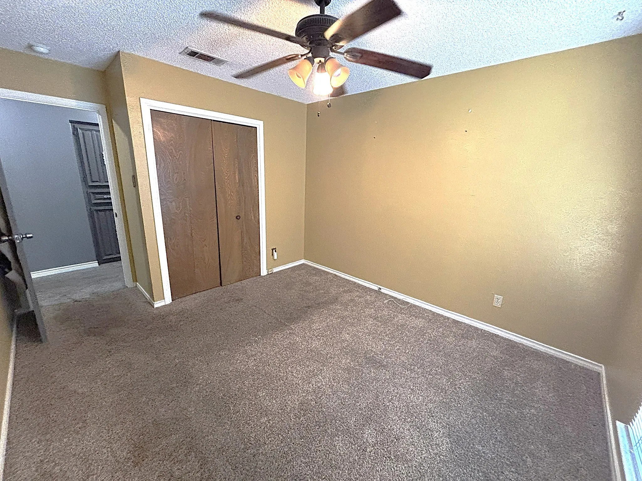Single Family Residence For Sale in Dallas County , 3042 Kiestridge Drive, Dallas, Texas 75233, 3 Bedroom, 2 Bathroom, 2 Garage spaces, 2,377 Sqft, built in 1970, mls#21106282, Real Estate Agent in Dallas, Homes For Sale in Dallas county, Homes For Sale in Dallas, Realtor in Dallas Texas, Real Estate Brokerage Independent Realty Texas, Luminita Cordes Realtor
