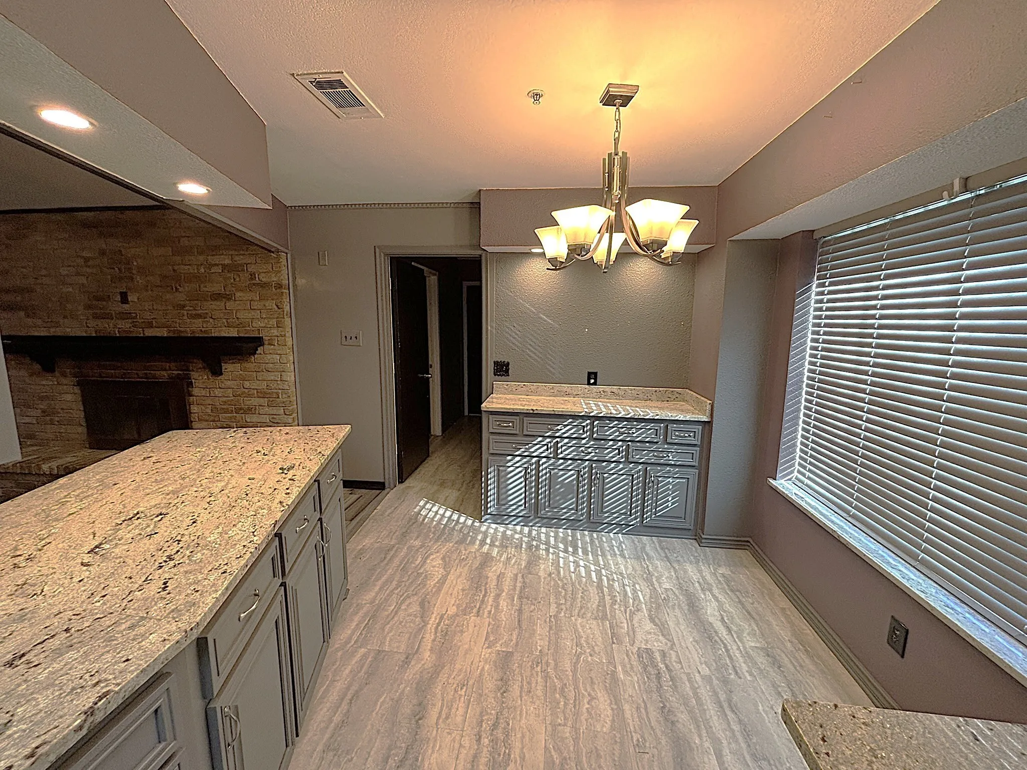 Single Family Residence For Sale in Dallas County , 3042 Kiestridge Drive, Dallas, Texas 75233, 3 Bedroom, 2 Bathroom, 2 Garage spaces, 2,377 Sqft, built in 1970, mls#21106282, Real Estate Agent in Dallas, Homes For Sale in Dallas county, Homes For Sale in Dallas, Realtor in Dallas Texas, Real Estate Brokerage Independent Realty Texas, Luminita Cordes Realtor