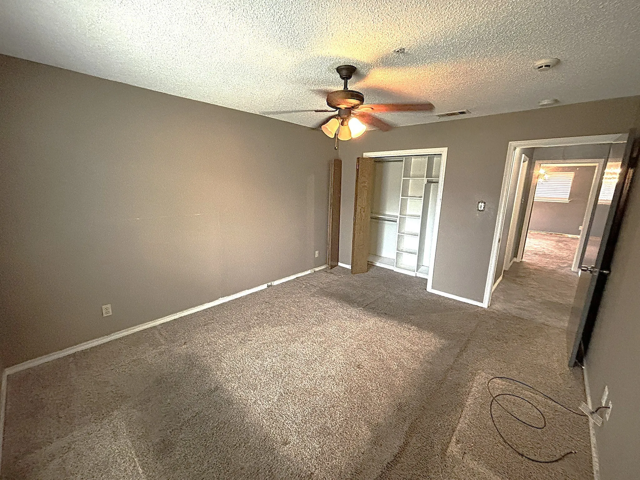 Single Family Residence For Sale in Dallas County , 3042 Kiestridge Drive, Dallas, Texas 75233, 3 Bedroom, 2 Bathroom, 2 Garage spaces, 2,377 Sqft, built in 1970, mls#21106282, Real Estate Agent in Dallas, Homes For Sale in Dallas county, Homes For Sale in Dallas, Realtor in Dallas Texas, Real Estate Brokerage Independent Realty Texas, Luminita Cordes Realtor