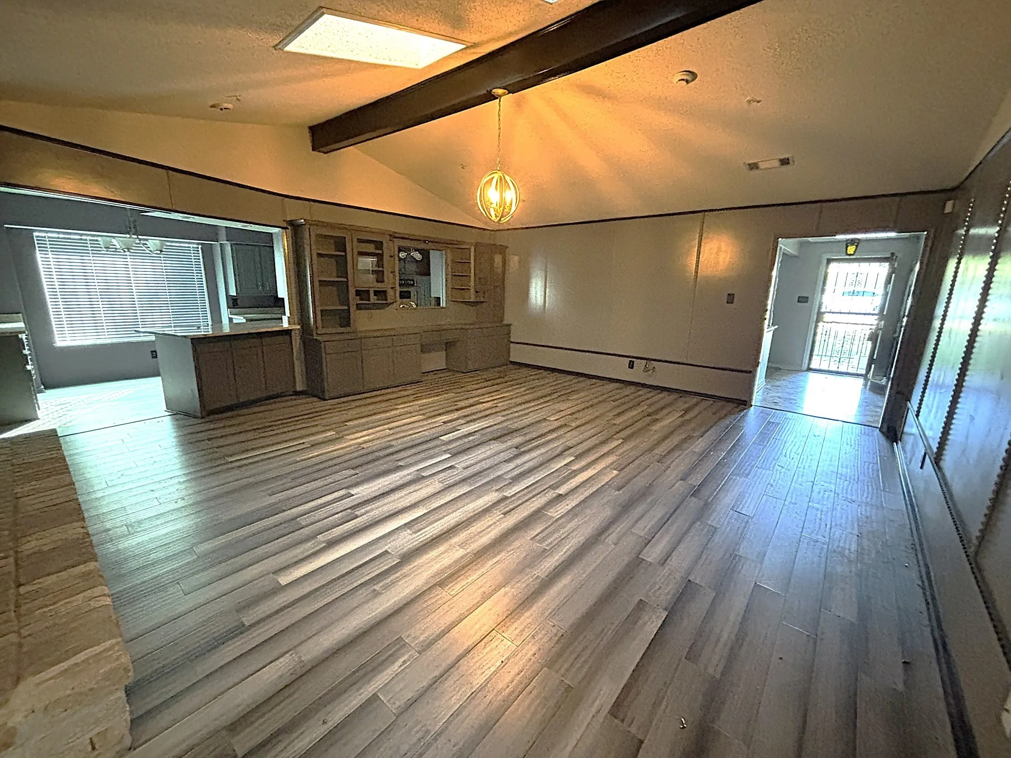 Single Family Residence For Sale in Dallas County , 3042 Kiestridge Drive, Dallas, Texas 75233, 3 Bedroom, 2 Bathroom, 2 Garage spaces, 2,377 Sqft, built in 1970, mls#21106282, Real Estate Agent in Dallas, Homes For Sale in Dallas county, Homes For Sale in Dallas, Realtor in Dallas Texas, Real Estate Brokerage Independent Realty Texas, Luminita Cordes Realtor