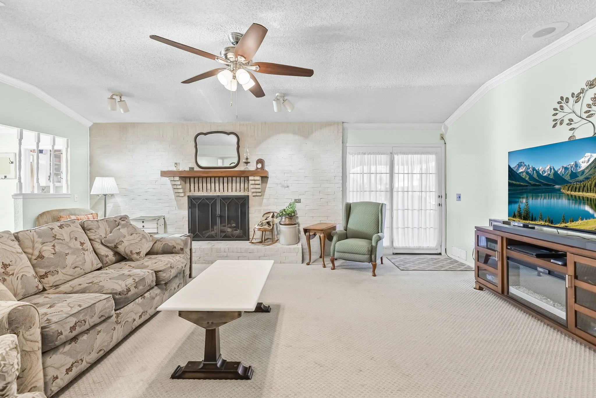 Single Family Residence For Sale in Lamar County , 1115 36th Street NE, Paris, Texas 75462, 3 Bedroom, 2 Bathroom, 2 Garage spaces, 1,750 Sqft, built in 1978, Preowned, mls#21125220, Real Estate Agent in Paris, Homes For Sale in Lamar county, Homes For Sale in Paris, Realtor in Paris Texas, Real Estate Brokerage Independent Realty Texas, Luminita Cordes Realtor