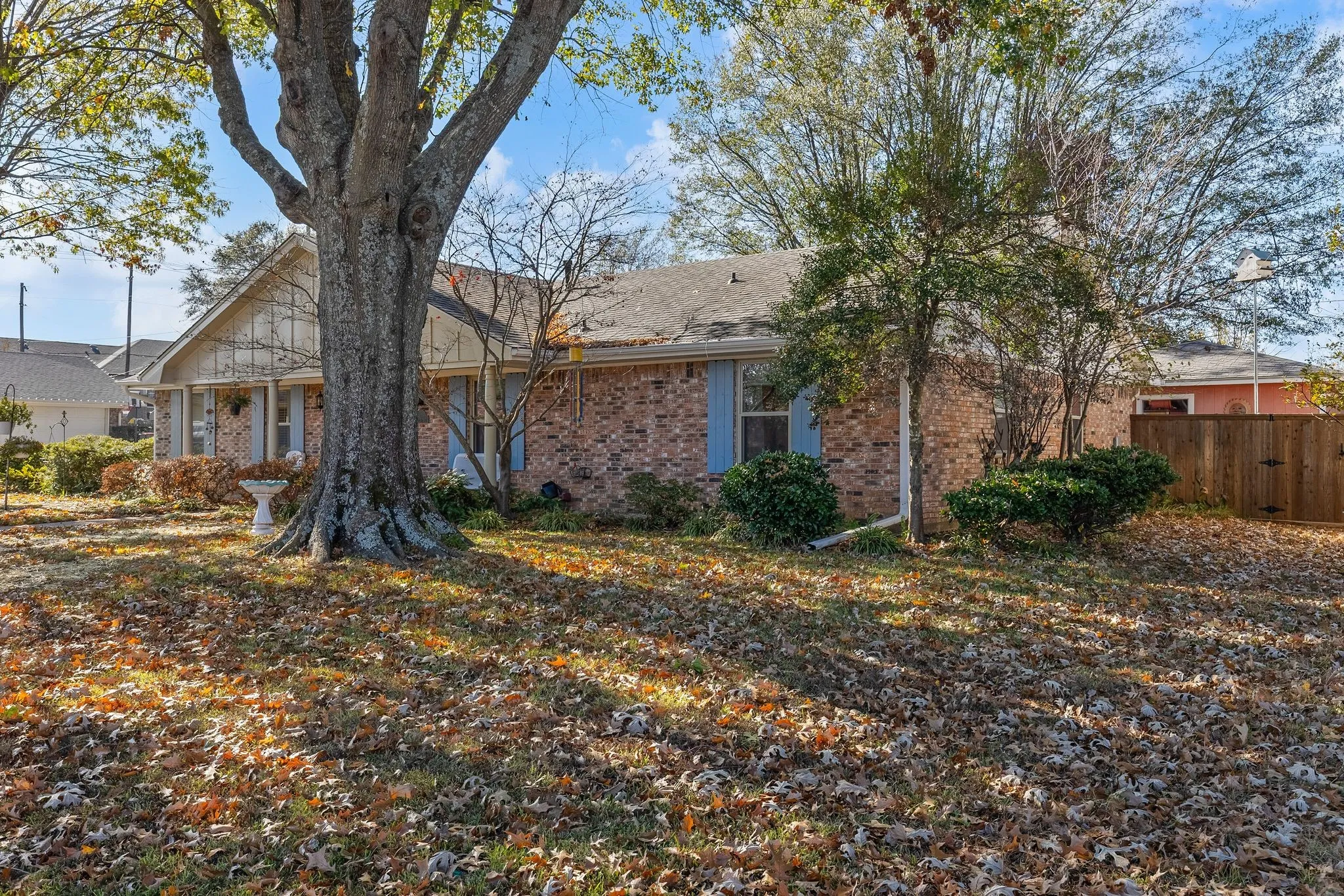 Single Family Residence For Sale in Lamar County , 1115 36th Street NE, Paris, Texas 75462, 3 Bedroom, 2 Bathroom, 2 Garage spaces, 1,750 Sqft, built in 1978, Preowned, mls#21125220, Real Estate Agent in Paris, Homes For Sale in Lamar county, Homes For Sale in Paris, Realtor in Paris Texas, Real Estate Brokerage Independent Realty Texas, Luminita Cordes Realtor
