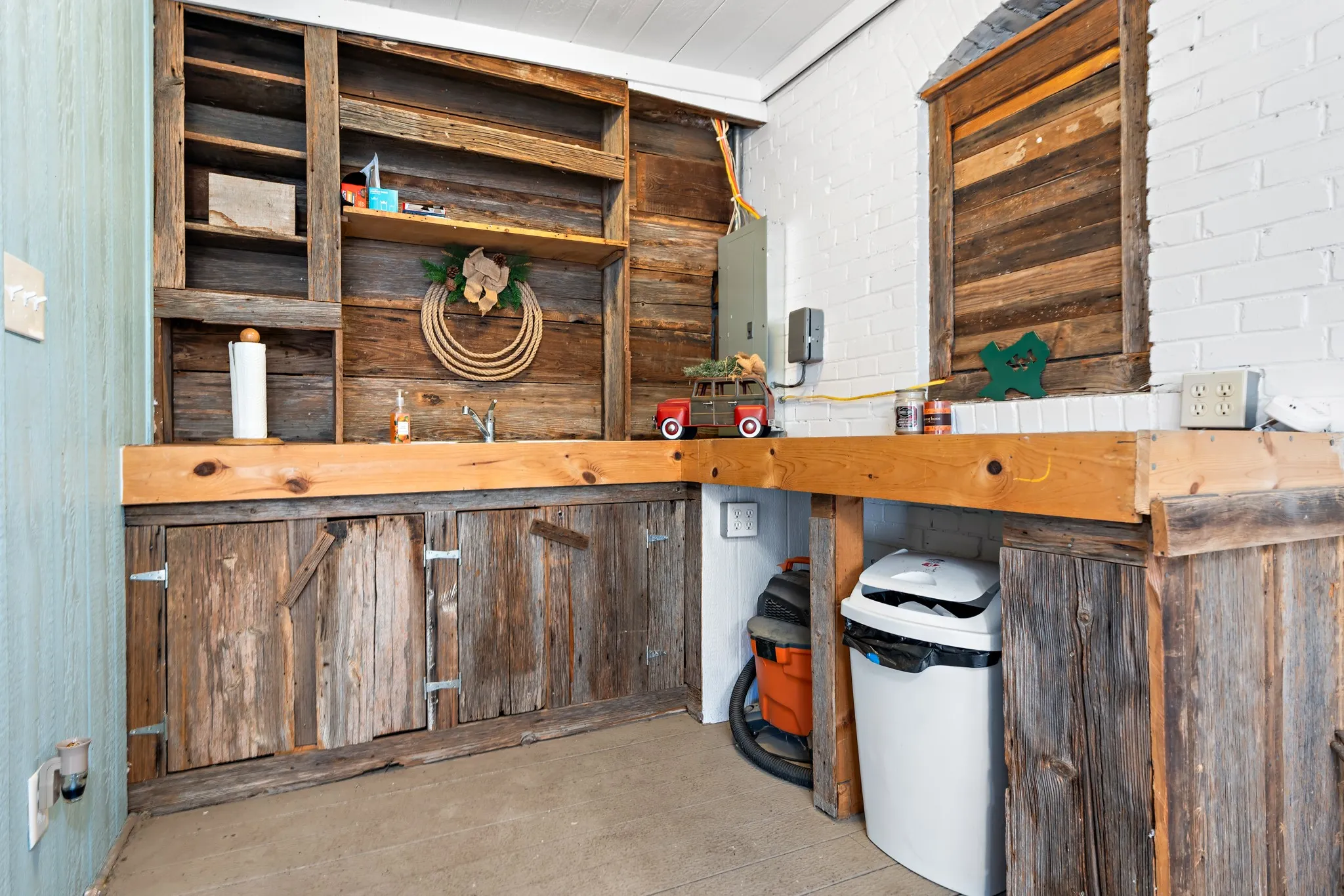 Office For Sale in Bosque County , 504 E Avenue C, Valley Mills, Texas 76689, 0, 0, Garage spaces, 0 Sqft, built in 1950, Preowned, Price $199,900, mls#21125606, Real Estate Agent in Valley Mills, Homes For Sale in Bosque county, Homes For Sale in Valley Mills, Realtor in Valley Mills Texas, Real Estate Brokerage Independent Realty Texas, Luminita Cordes Realtor
