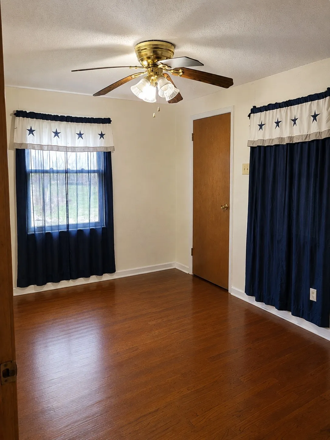 Single Family Residence For Sale in Van Zandt County , 2050 W State Highway 64 Highway, Ben Wheeler, Texas 75754, 3 Bedroom, 1 Bathroom, Garage spaces, 1,408 Sqft, built in 1972, Preowned, mls#21122247, Real Estate Agent in Ben Wheeler, Homes For Sale in Van Zandt county, Homes For Sale in Ben Wheeler, Realtor in Ben Wheeler Texas, Real Estate Brokerage Independent Realty Texas, Luminita Cordes Realtor