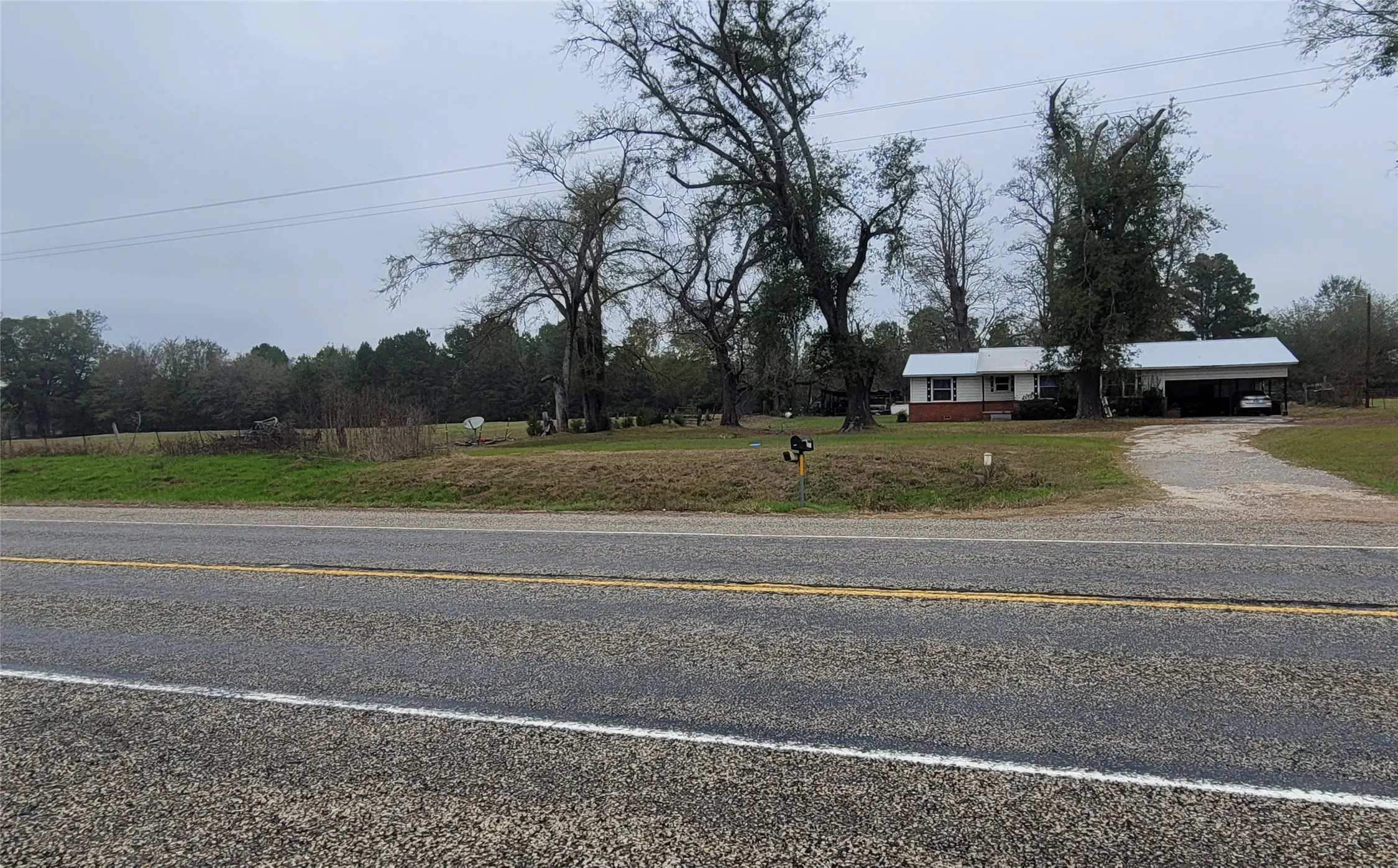 Single Family Residence For Sale in Van Zandt County , 2050 W State Highway 64 Highway, Ben Wheeler, Texas 75754, 3 Bedroom, 1 Bathroom, Garage spaces, 1,408 Sqft, built in 1972, Preowned, mls#21122247, Real Estate Agent in Ben Wheeler, Homes For Sale in Van Zandt county, Homes For Sale in Ben Wheeler, Realtor in Ben Wheeler Texas, Real Estate Brokerage Independent Realty Texas, Luminita Cordes Realtor