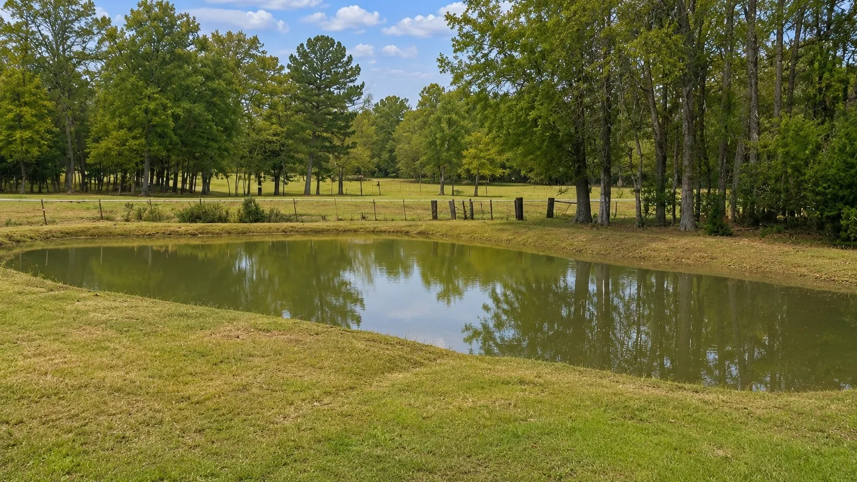 Single Family Residence For Sale in Van Zandt County , 2050 W State Highway 64 Highway, Ben Wheeler, Texas 75754, 3 Bedroom, 1 Bathroom, Garage spaces, 1,408 Sqft, built in 1972, Preowned, mls#21122247, Real Estate Agent in Ben Wheeler, Homes For Sale in Van Zandt county, Homes For Sale in Ben Wheeler, Realtor in Ben Wheeler Texas, Real Estate Brokerage Independent Realty Texas, Luminita Cordes Realtor