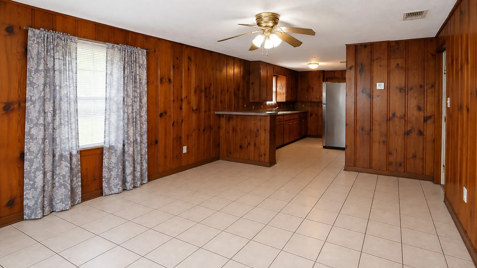 Single Family Residence For Sale in Van Zandt County , 2050 W State Highway 64 Highway, Ben Wheeler, Texas 75754, 3 Bedroom, 1 Bathroom, Garage spaces, 1,408 Sqft, built in 1972, Preowned, mls#21122247, Real Estate Agent in Ben Wheeler, Homes For Sale in Van Zandt county, Homes For Sale in Ben Wheeler, Realtor in Ben Wheeler Texas, Real Estate Brokerage Independent Realty Texas, Luminita Cordes Realtor